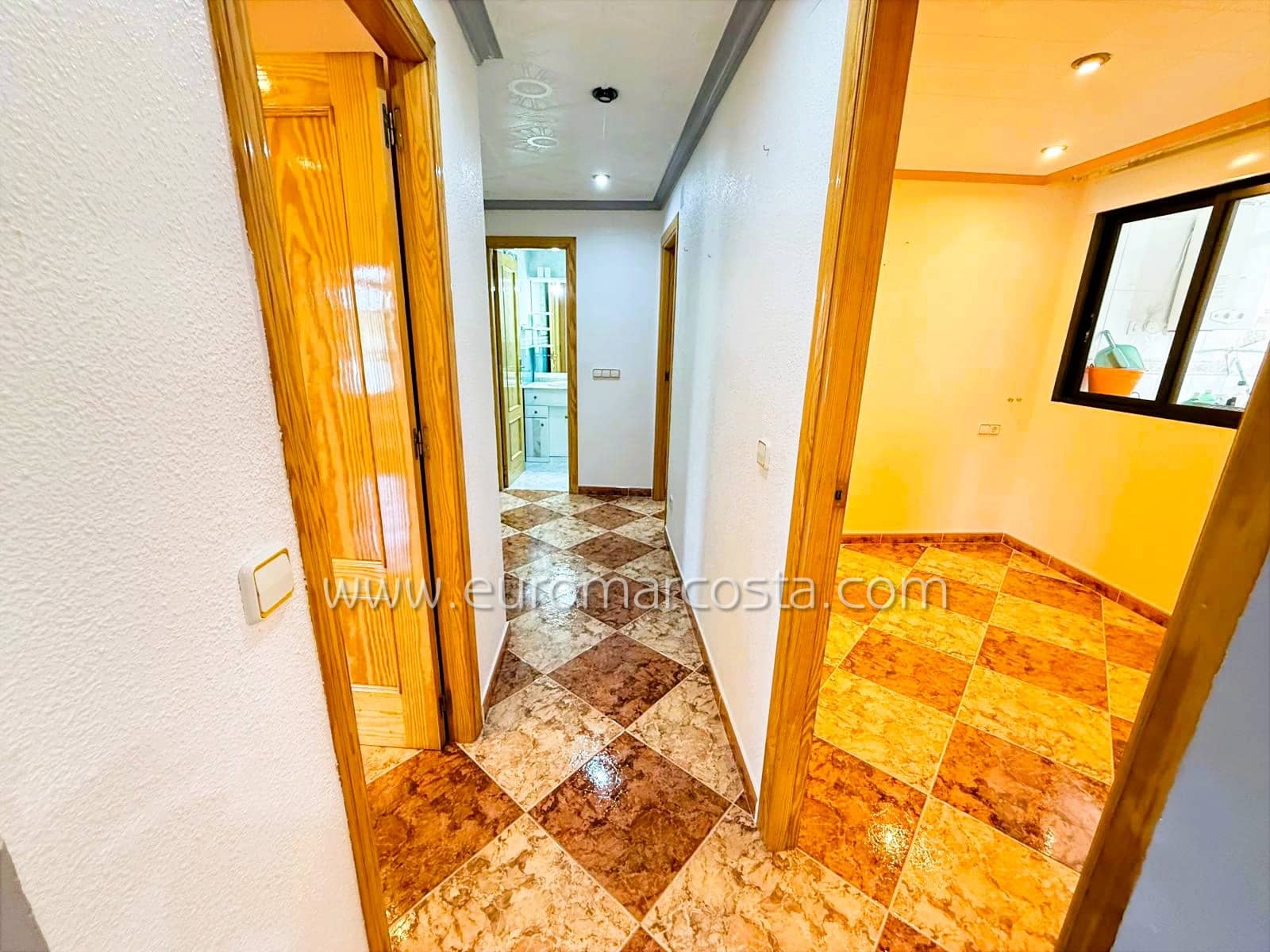 4 soveværelse Lejlighed til salg i Guardamar del Segura med swimmingpool garage - € 250.000 (Ref: 9331295)