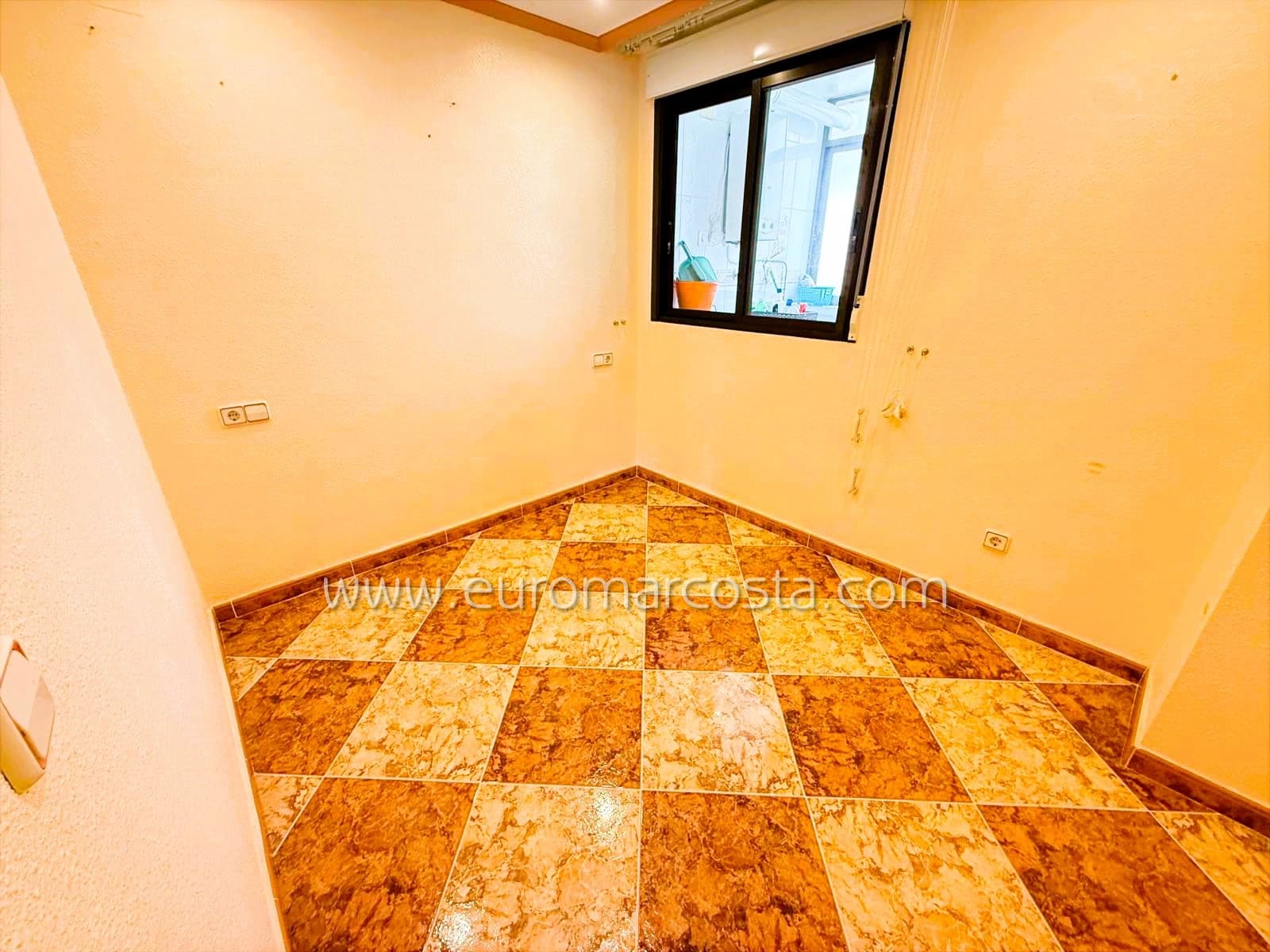 4 soveværelse Lejlighed til salg i Guardamar del Segura med swimmingpool garage - € 250.000 (Ref: 9331295)