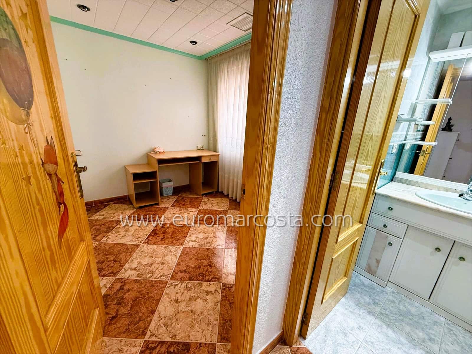 4 soveværelse Lejlighed til salg i Guardamar del Segura med swimmingpool garage - € 250.000 (Ref: 9331295)