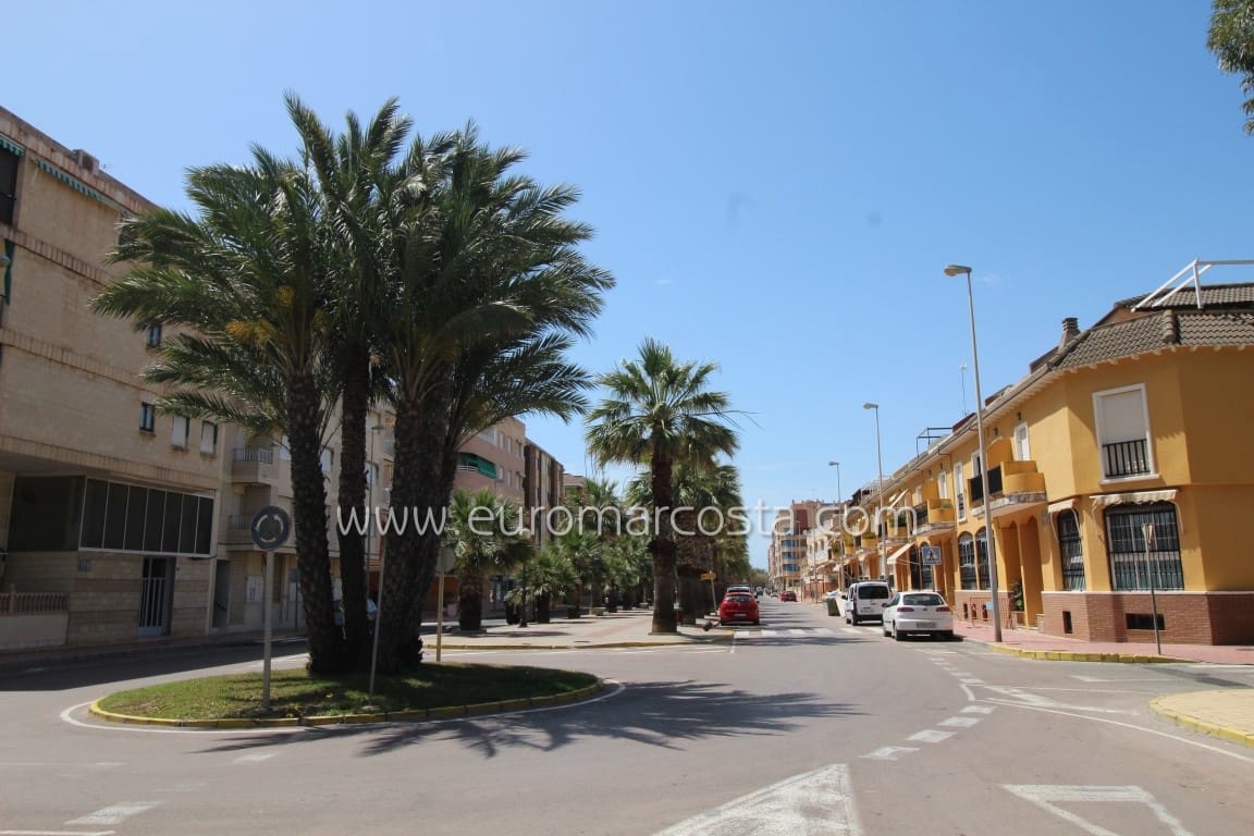 4 soveværelse Lejlighed til salg i Guardamar del Segura med swimmingpool garage - € 250.000 (Ref: 9331295)