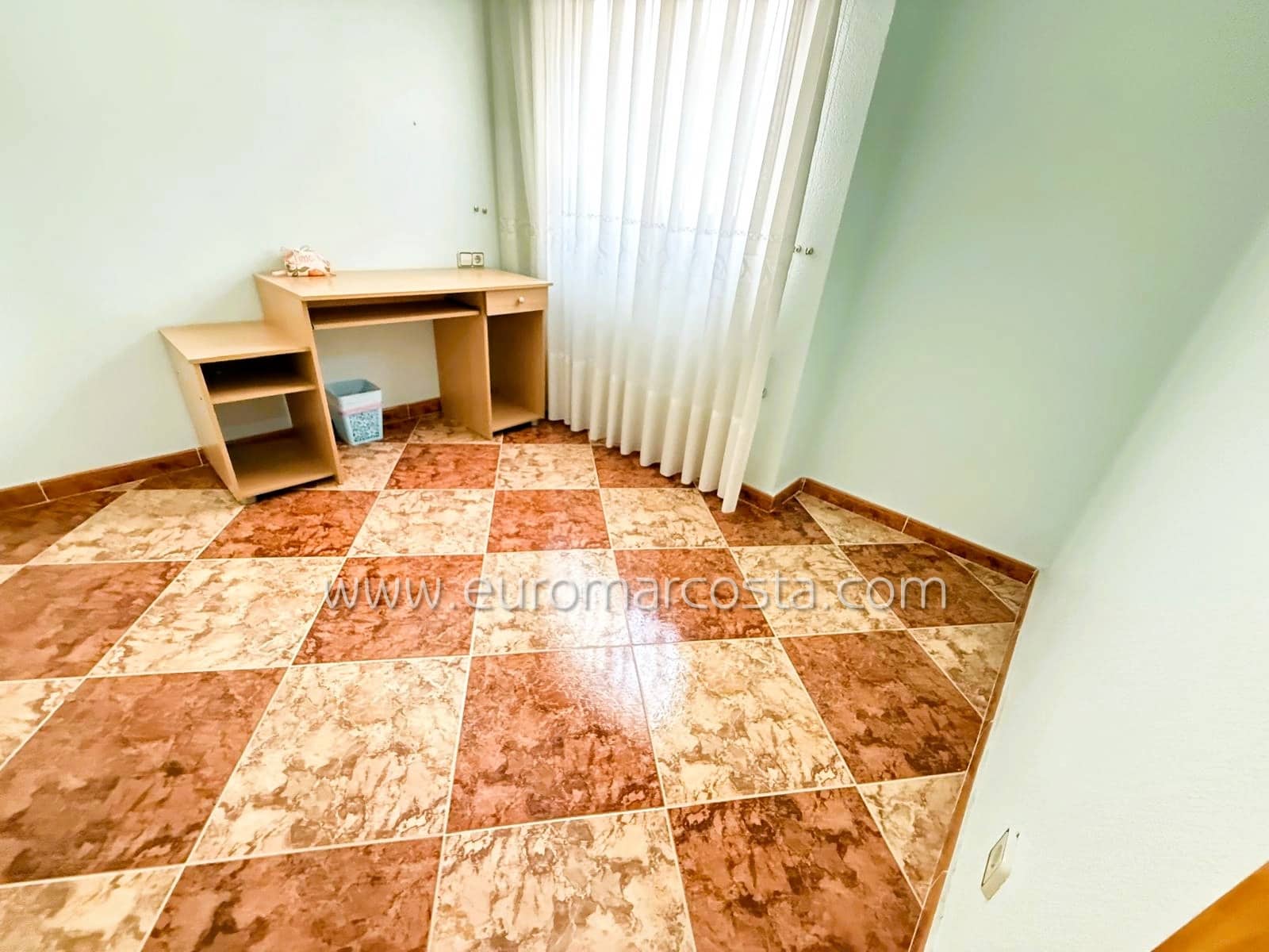 4 soveværelse Lejlighed til salg i Guardamar del Segura med swimmingpool garage - € 250.000 (Ref: 9331295)