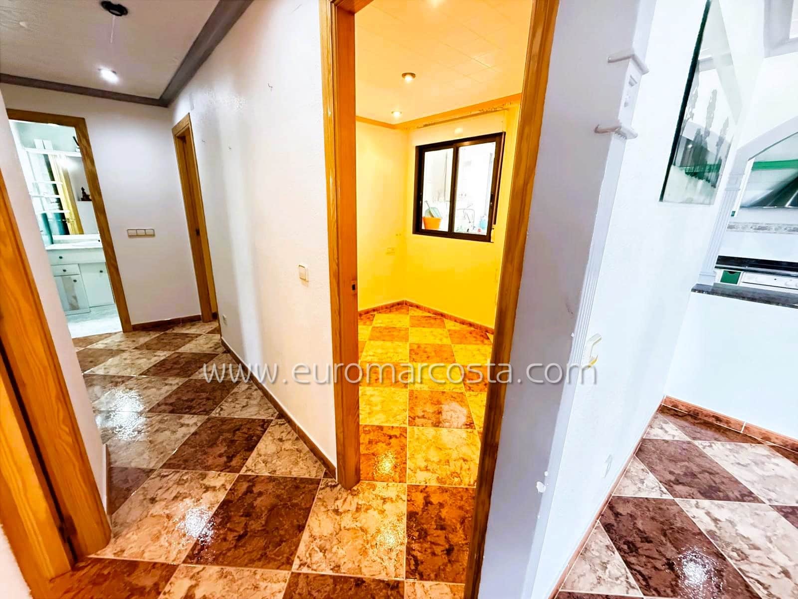 4 soveværelse Lejlighed til salg i Guardamar del Segura med swimmingpool garage - € 250.000 (Ref: 9331295)