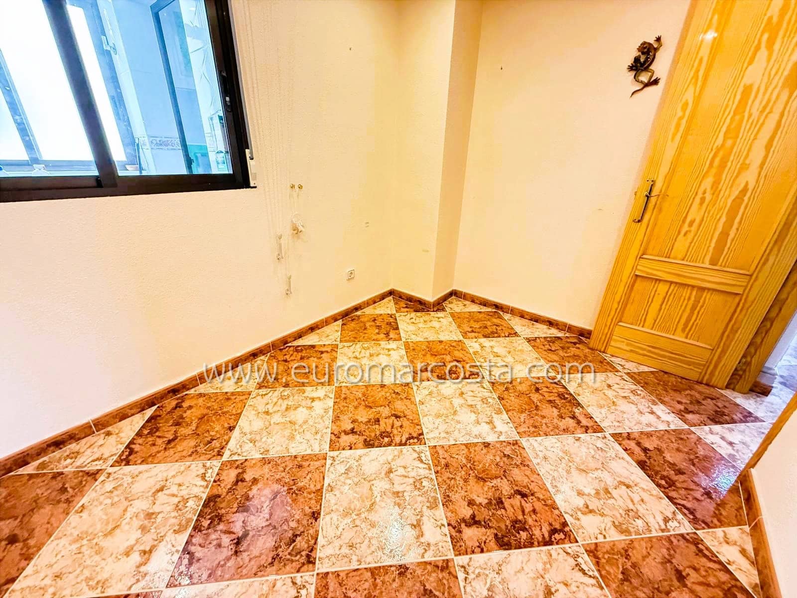 4 soveværelse Lejlighed til salg i Guardamar del Segura med swimmingpool garage - € 250.000 (Ref: 9331295)