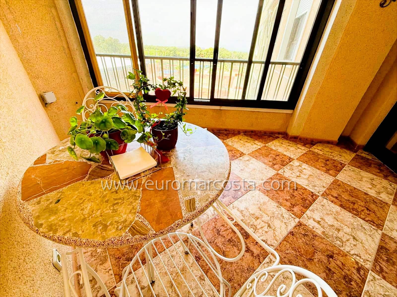 4 soveværelse Lejlighed til salg i Guardamar del Segura med swimmingpool garage - € 250.000 (Ref: 9331295)