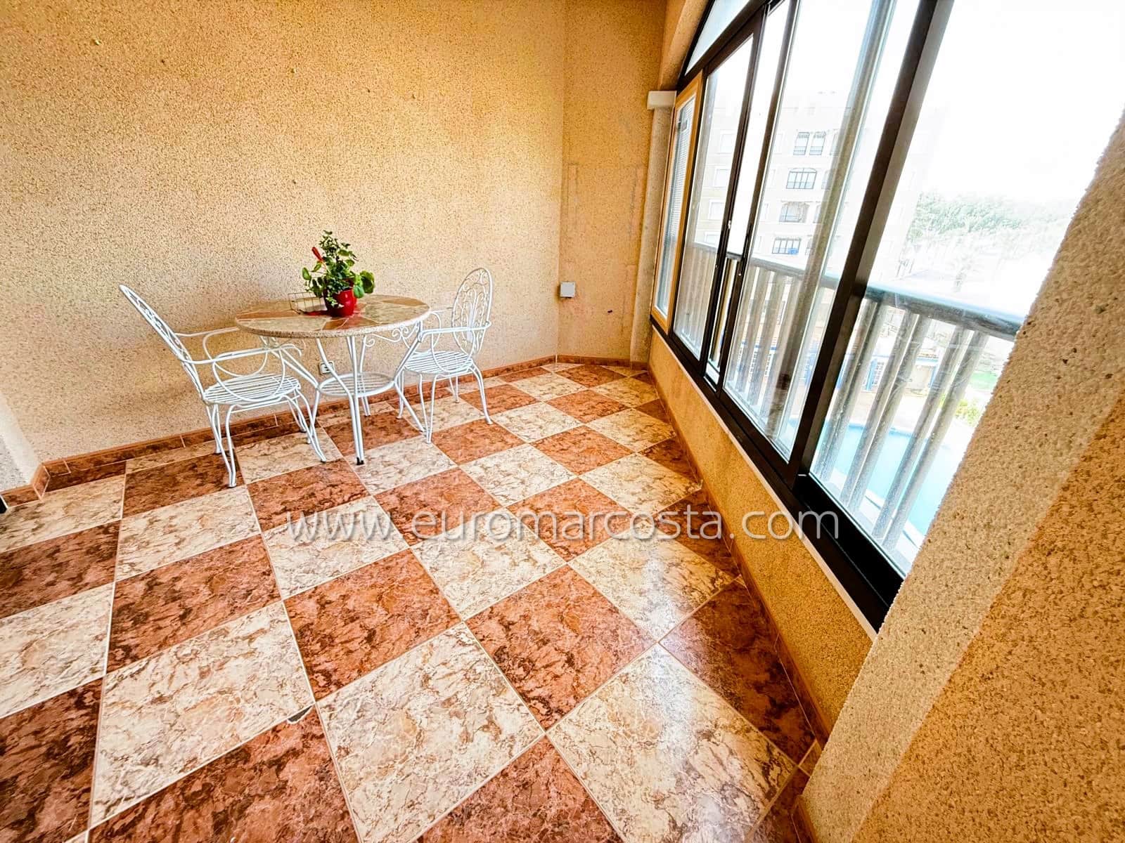 4 soveværelse Lejlighed til salg i Guardamar del Segura med swimmingpool garage - € 250.000 (Ref: 9331295)