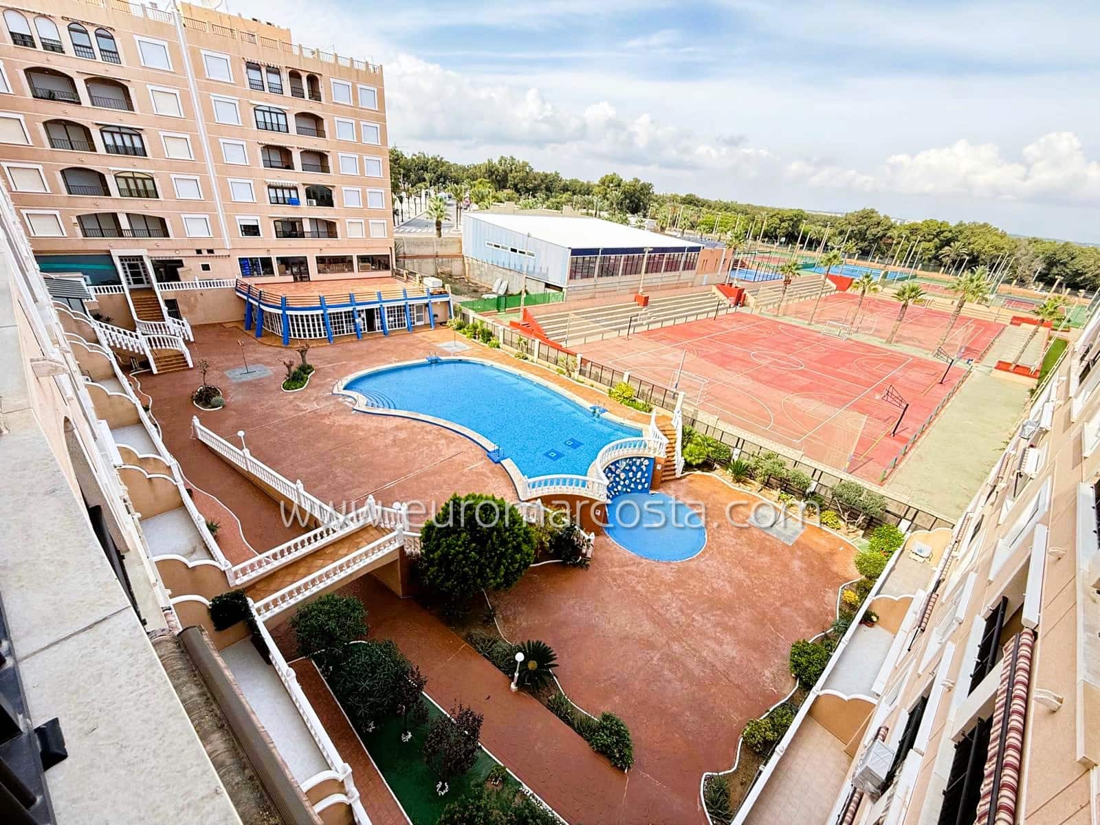 4 soveværelse Lejlighed til salg i Guardamar del Segura med swimmingpool garage - € 250.000 (Ref: 9331295)