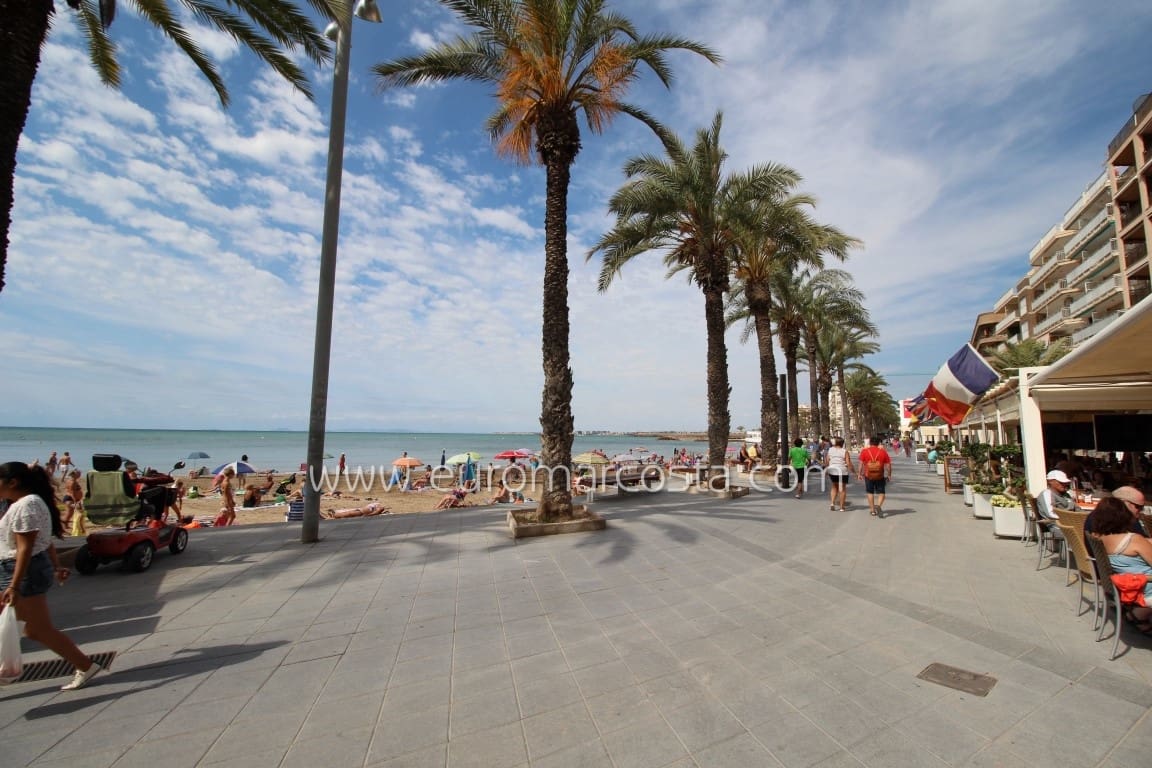 3 bedroom Villa for sale in Torrevieja with pool - € 269,000 (Ref: 9335604)