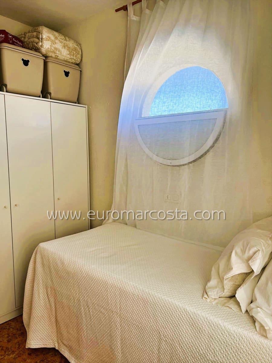 3 bedroom Villa for sale in Torrevieja with pool - € 269,000 (Ref: 9335604)