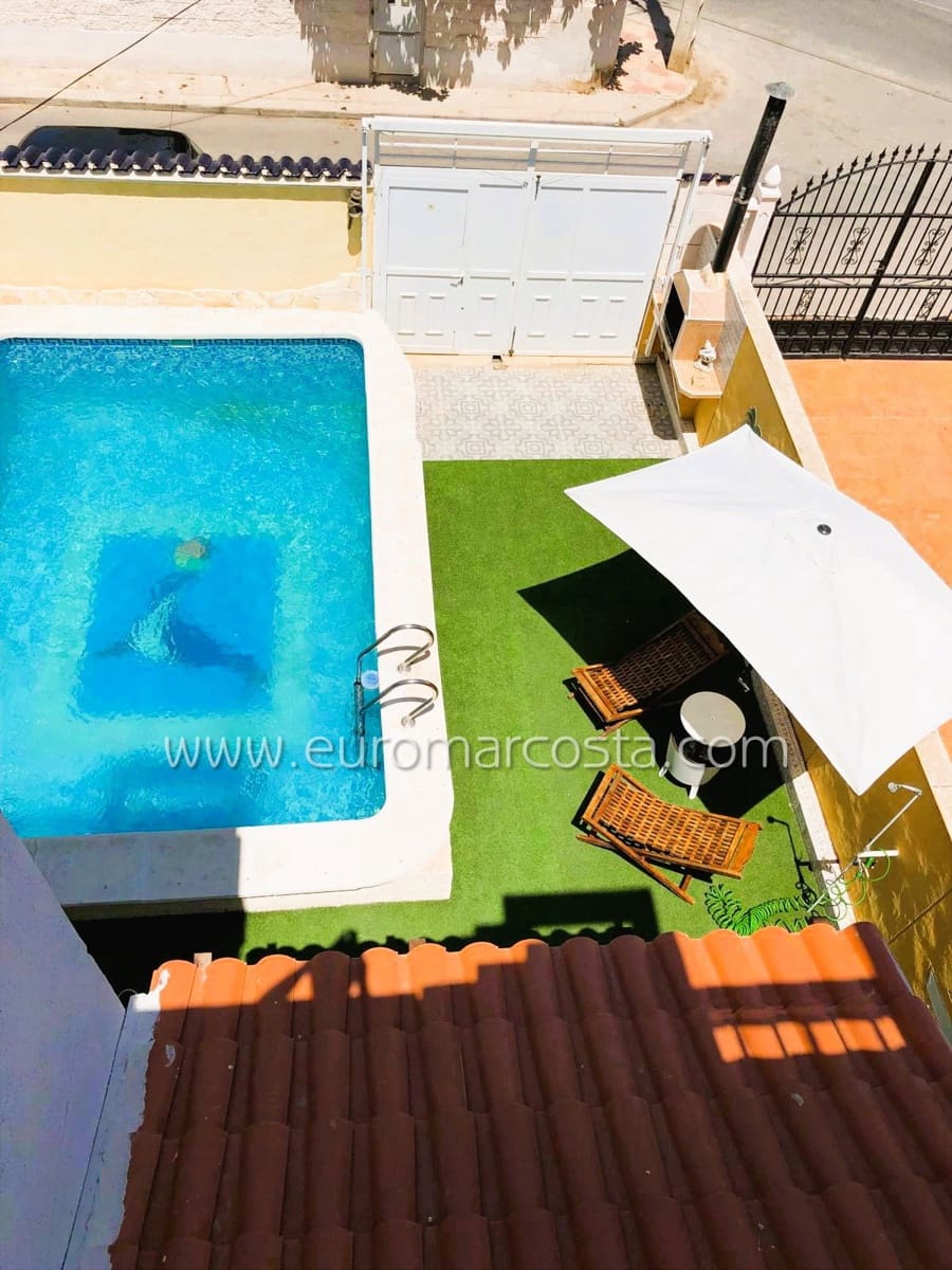 3 sovrum Villa till salu i Torrevieja med pool - 269 000 € (Ref: 9335604)