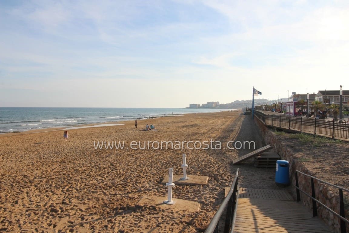 Yksiö myytävänä paikassa La Mata mukana uima-altaan - 139 500 € (Ref: 9344074)