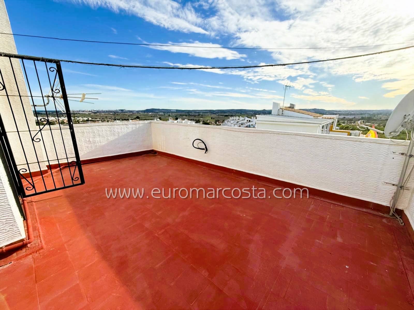 4 slaapkamer Rijtjeshuis te koop in San Fulgencio met zwembad - € 230.000 (Ref: 9388464)