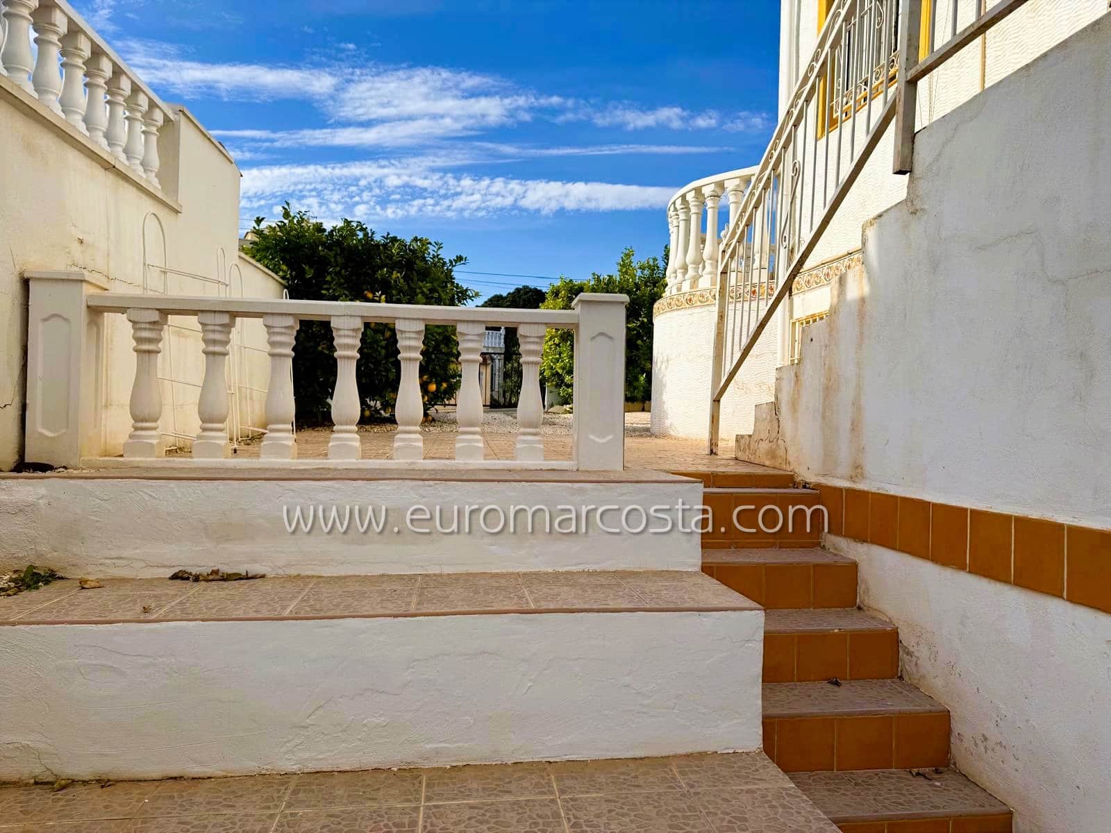 4 slaapkamer Rijtjeshuis te koop in San Fulgencio met zwembad - € 230.000 (Ref: 9388464)