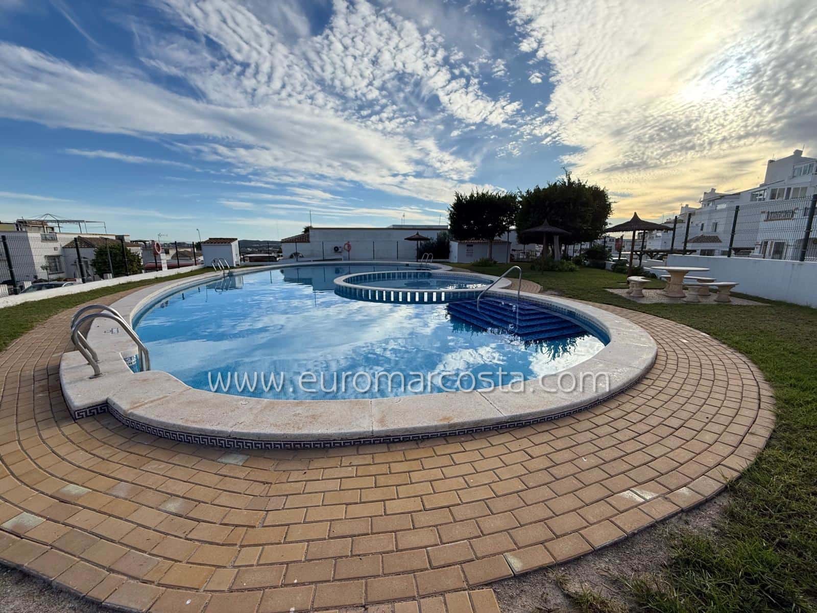 4 slaapkamer Rijtjeshuis te koop in San Fulgencio met zwembad - € 230.000 (Ref: 9388464)