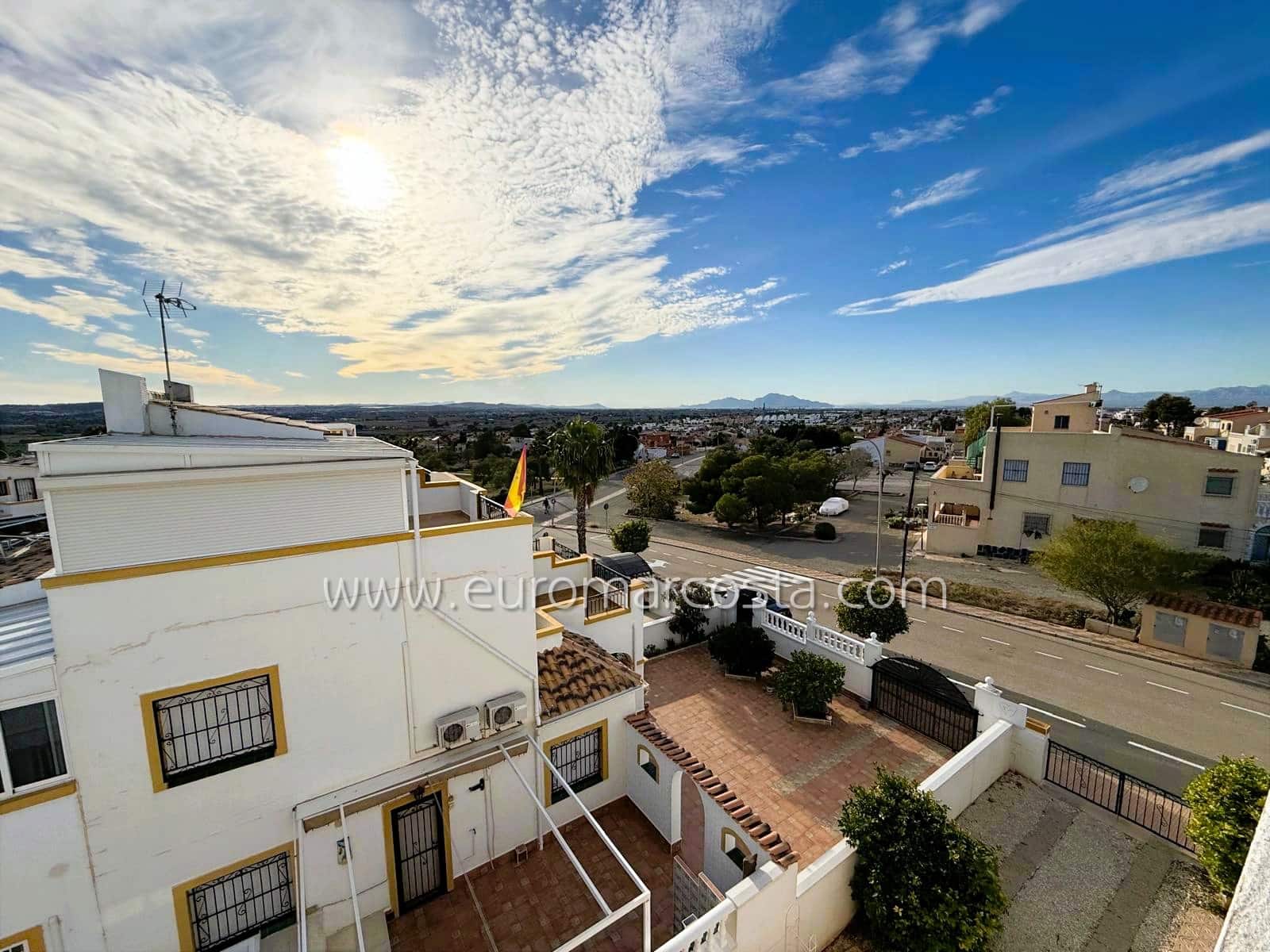 4 slaapkamer Rijtjeshuis te koop in San Fulgencio met zwembad - € 230.000 (Ref: 9388464)