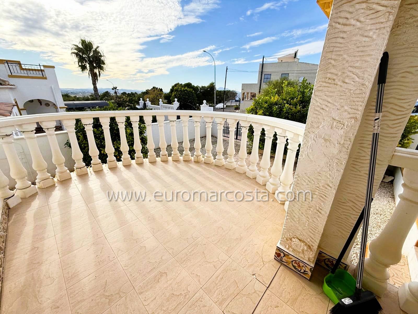 4 slaapkamer Rijtjeshuis te koop in San Fulgencio met zwembad - € 230.000 (Ref: 9388464)