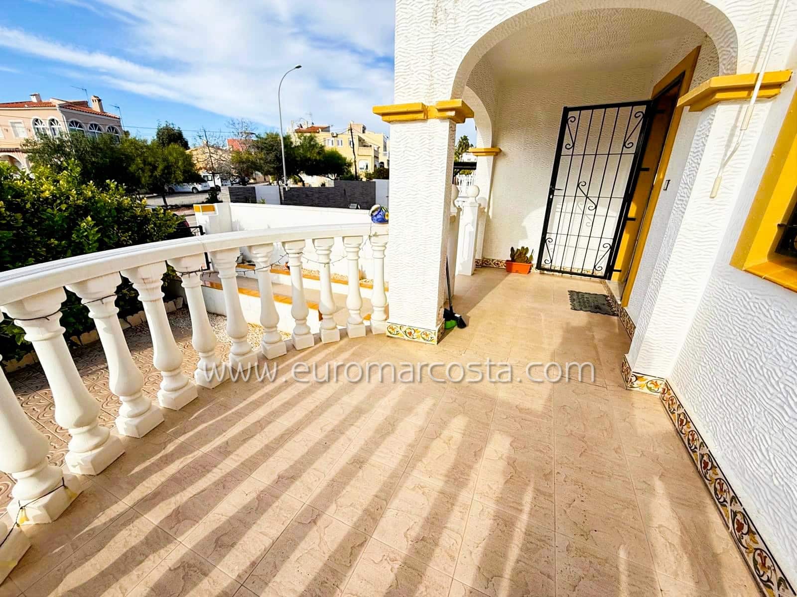 4 slaapkamer Rijtjeshuis te koop in San Fulgencio met zwembad - € 230.000 (Ref: 9388464)