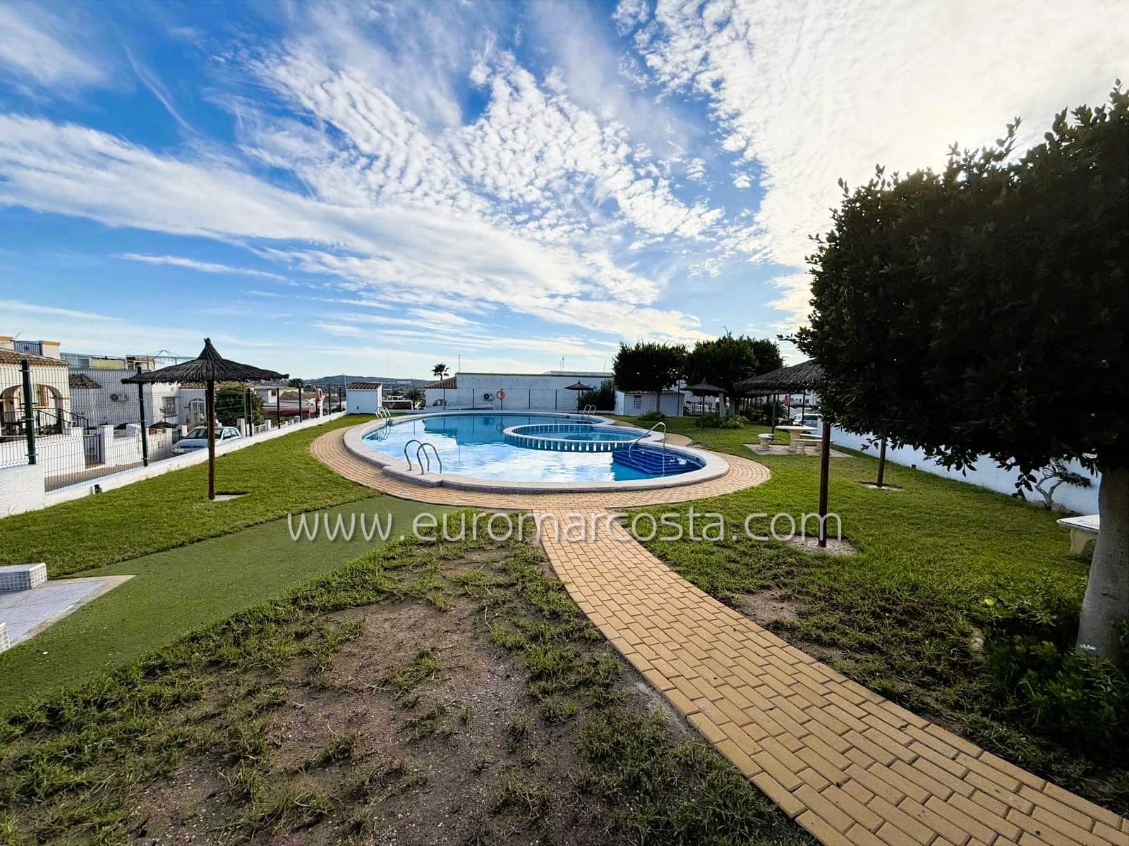 4 slaapkamer Rijtjeshuis te koop in San Fulgencio met zwembad - € 230.000 (Ref: 9388464)