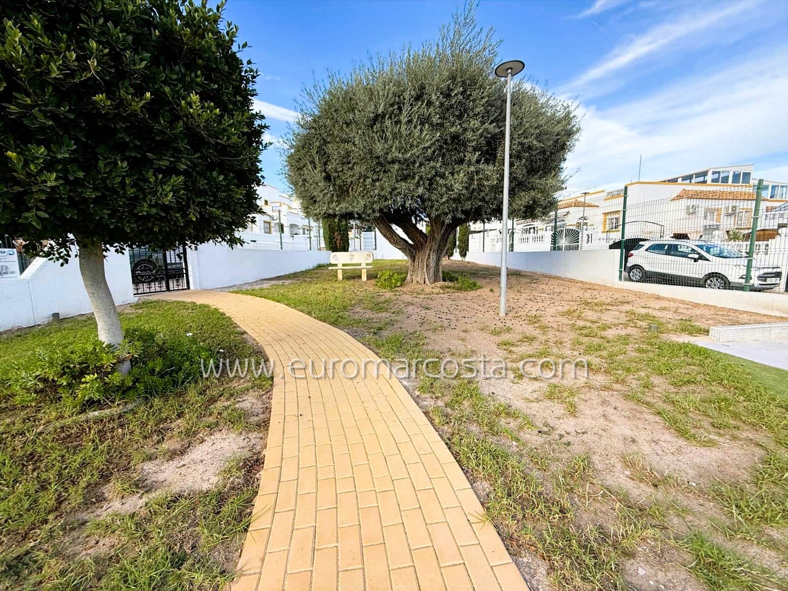 4 slaapkamer Rijtjeshuis te koop in San Fulgencio met zwembad - € 230.000 (Ref: 9388464)