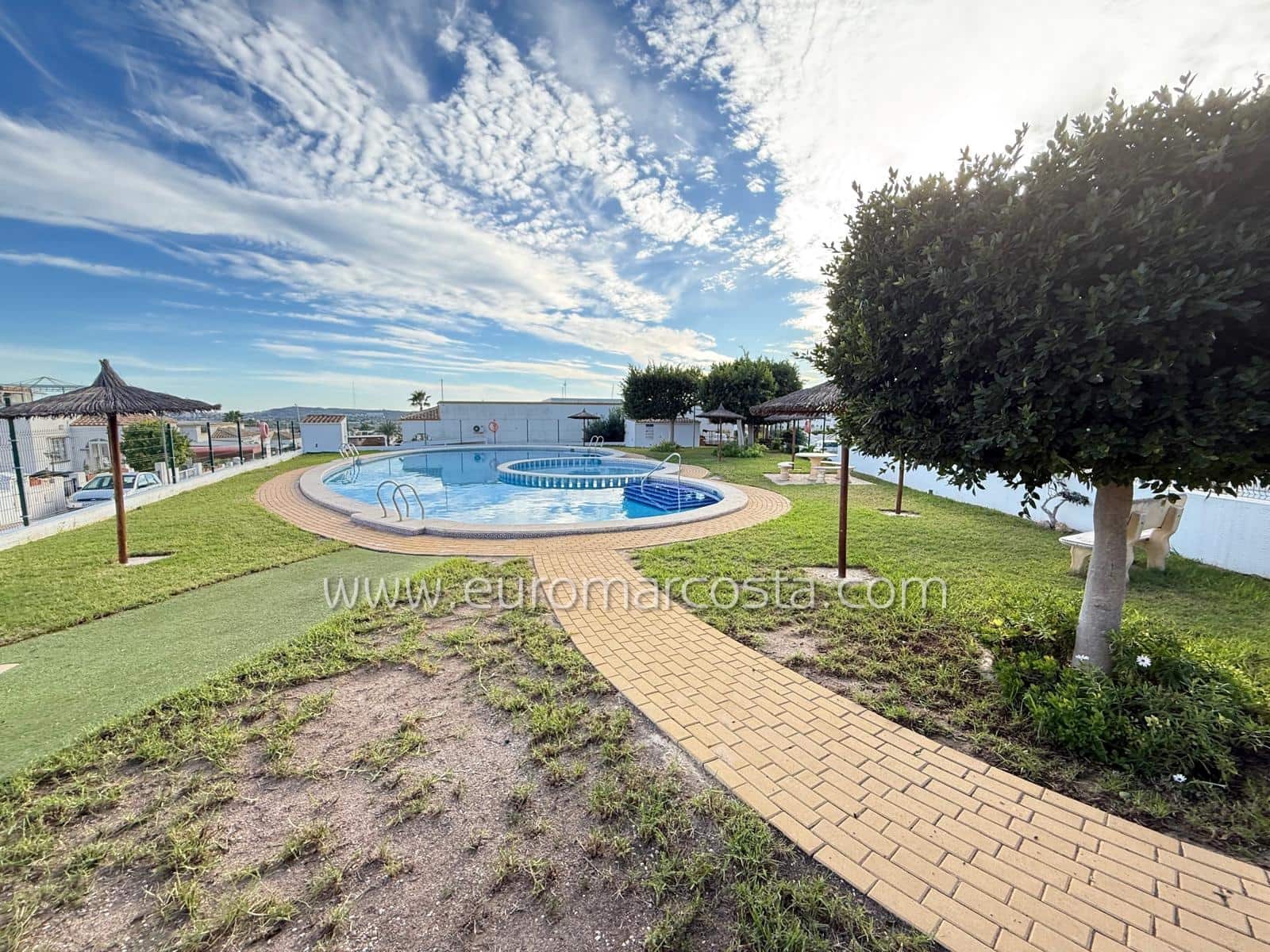 4 slaapkamer Rijtjeshuis te koop in San Fulgencio met zwembad - € 230.000 (Ref: 9388464)