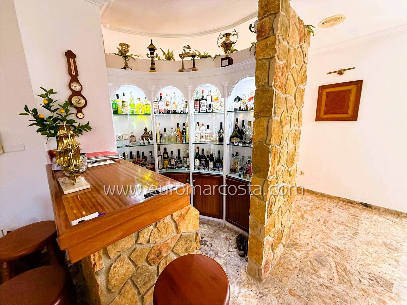 7 bedroom Villa for sale in Santa Pola with pool garage - € 1,480,000 (Ref: 9394260)