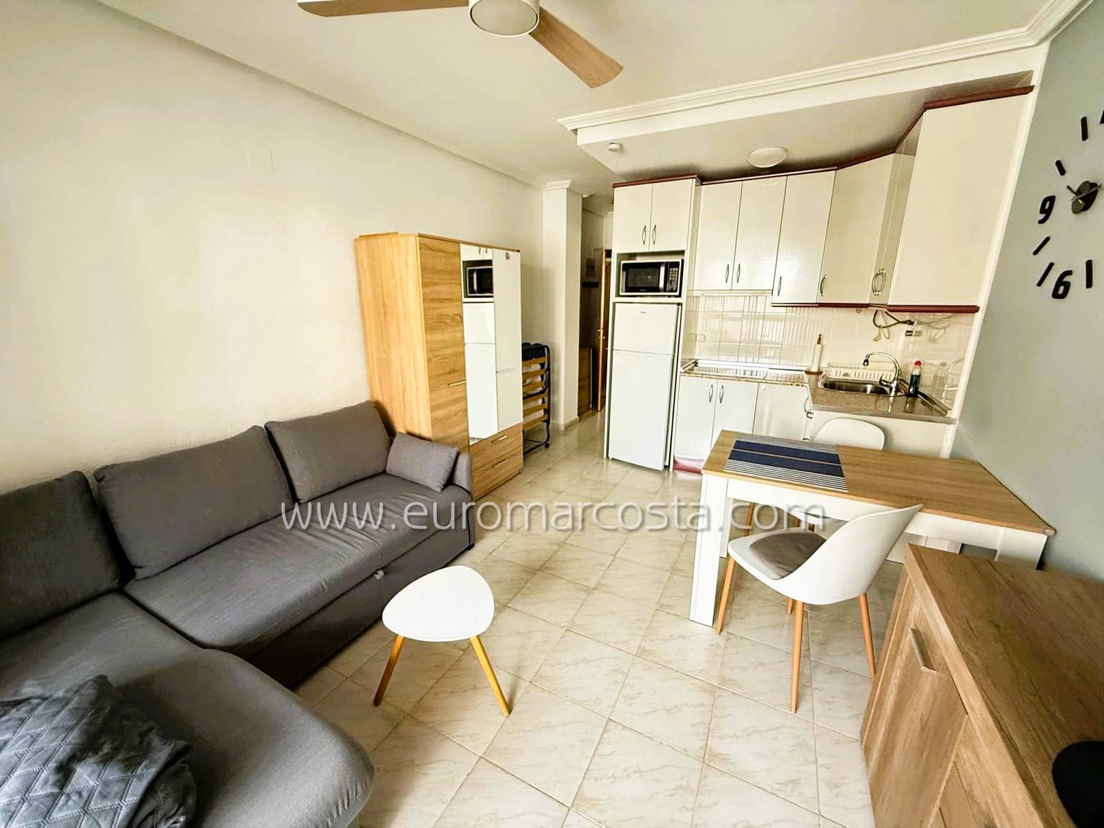 Yksiö myytävänä paikassa La Mata mukana uima-altaan - 95 000 € (Ref: 9397875)