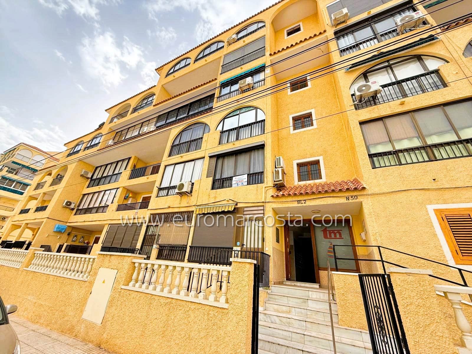 Yksiö myytävänä paikassa La Mata mukana uima-altaan - 95 000 € (Ref: 9397875)