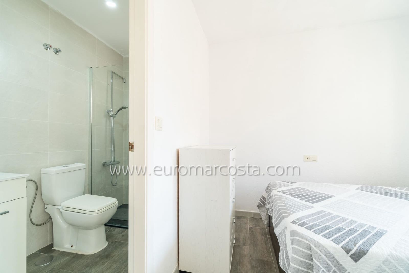 1 makuuhuone Bungalow myytävänä paikassa Torrevieja mukana uima-altaan - 109 000 € (Ref: 9400259)