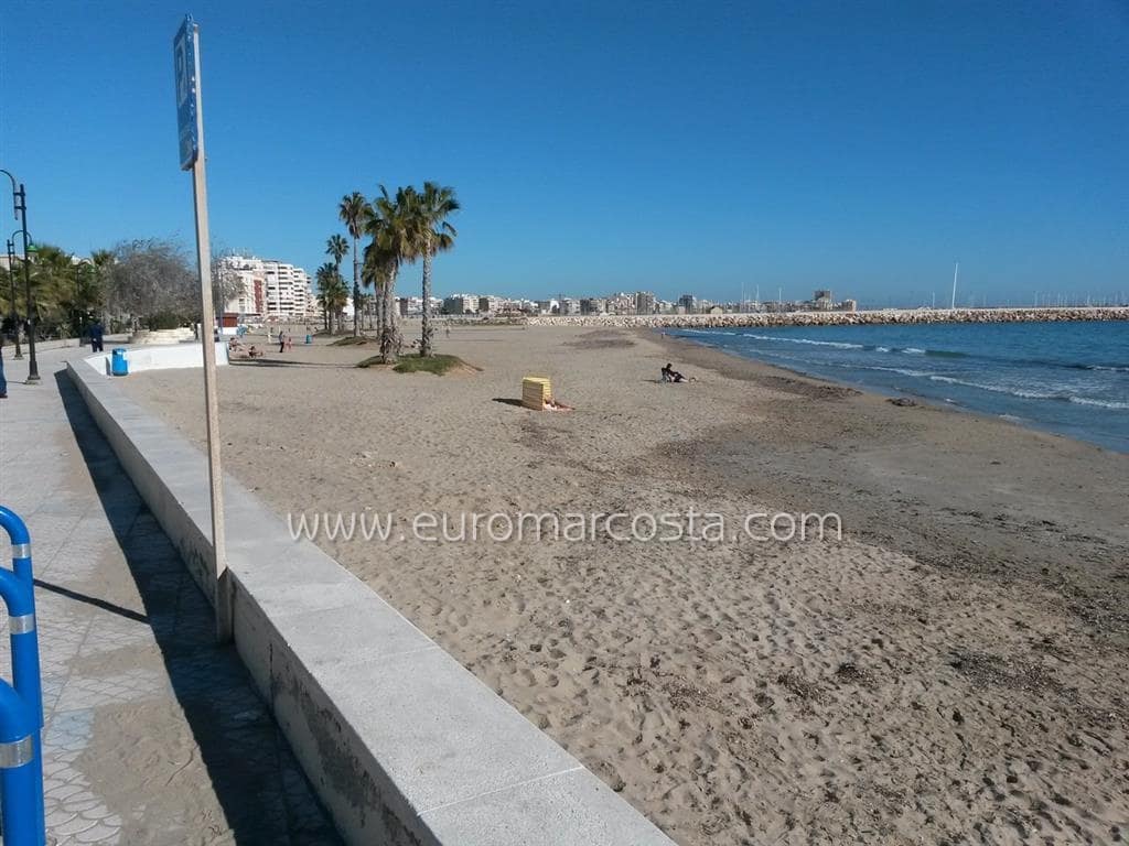 3 quarto Bungalow para venda em Torrevieja com piscina - 185 000 € (Ref: 9404629)