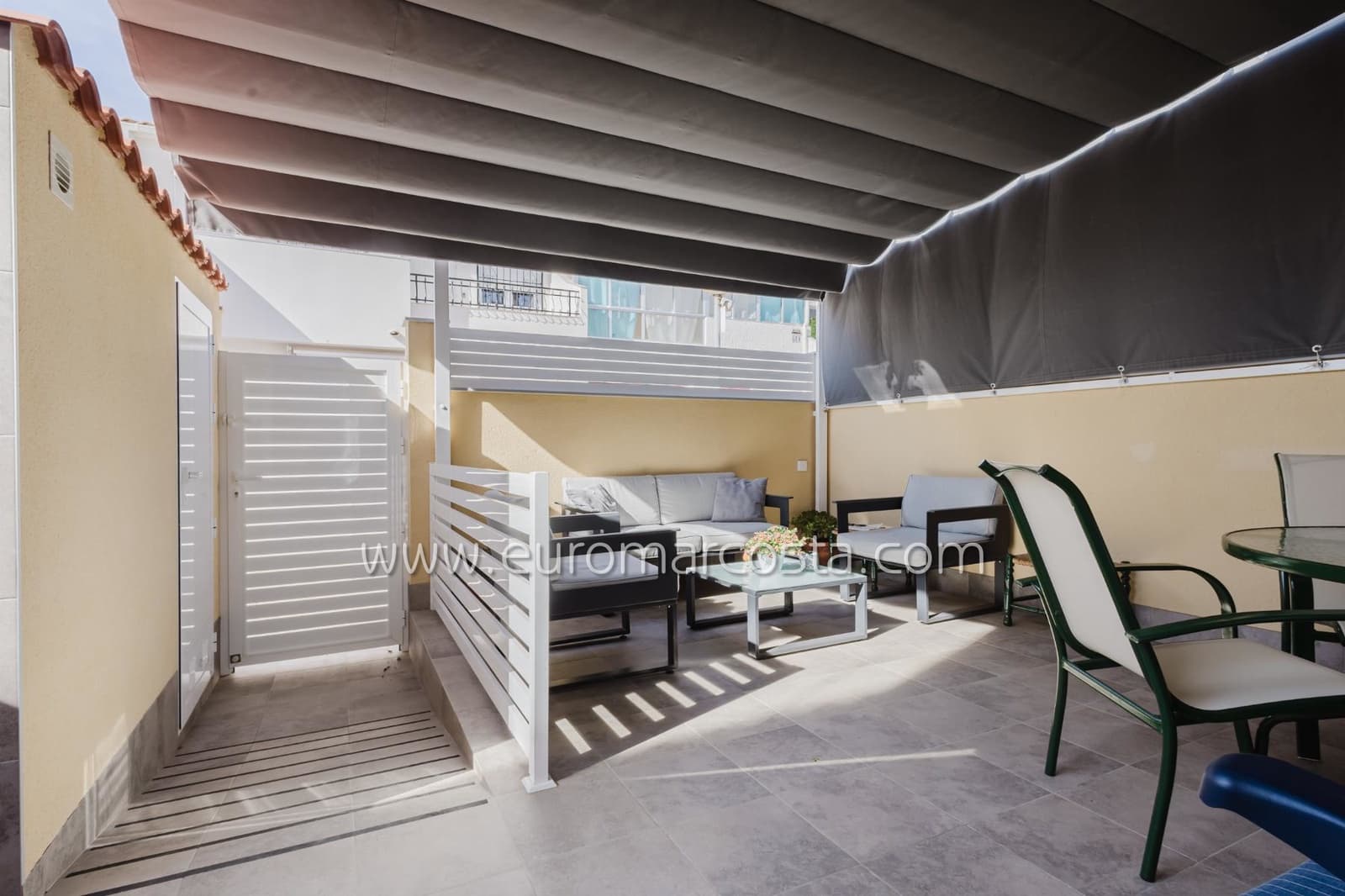 3 quarto Bungalow para venda em Torrevieja com piscina - 185 000 € (Ref: 9404629)