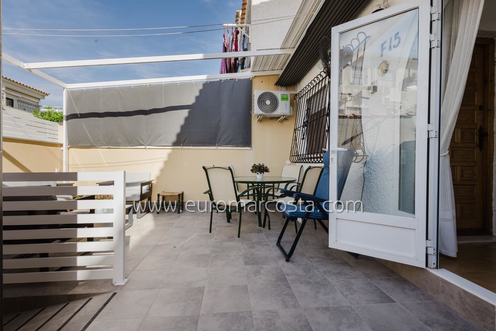 3 quarto Bungalow para venda em Torrevieja com piscina - 185 000 € (Ref: 9404629)