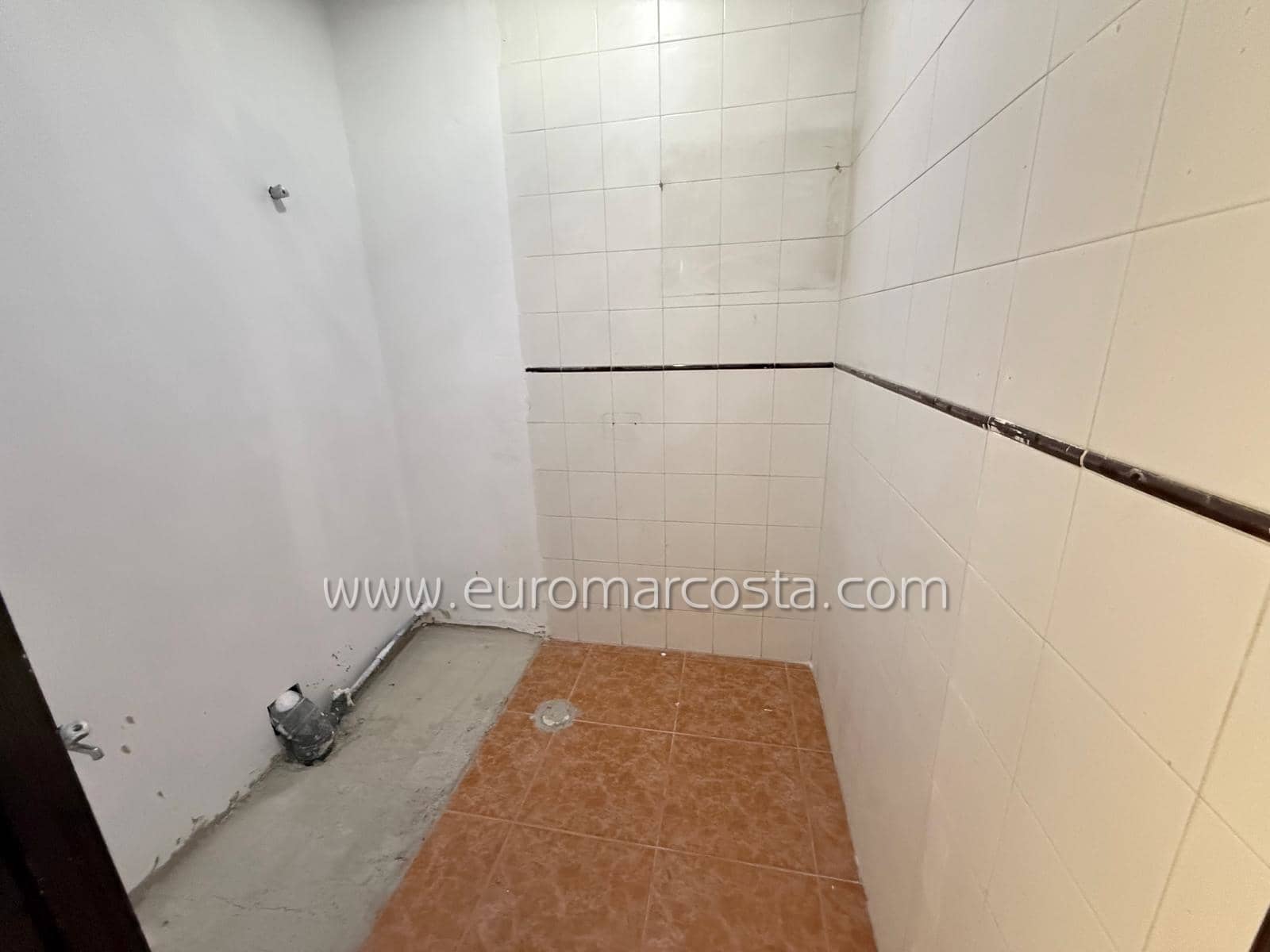 Local Comercial en Torrevieja en venta - 240.000 € (Ref: 9412657)