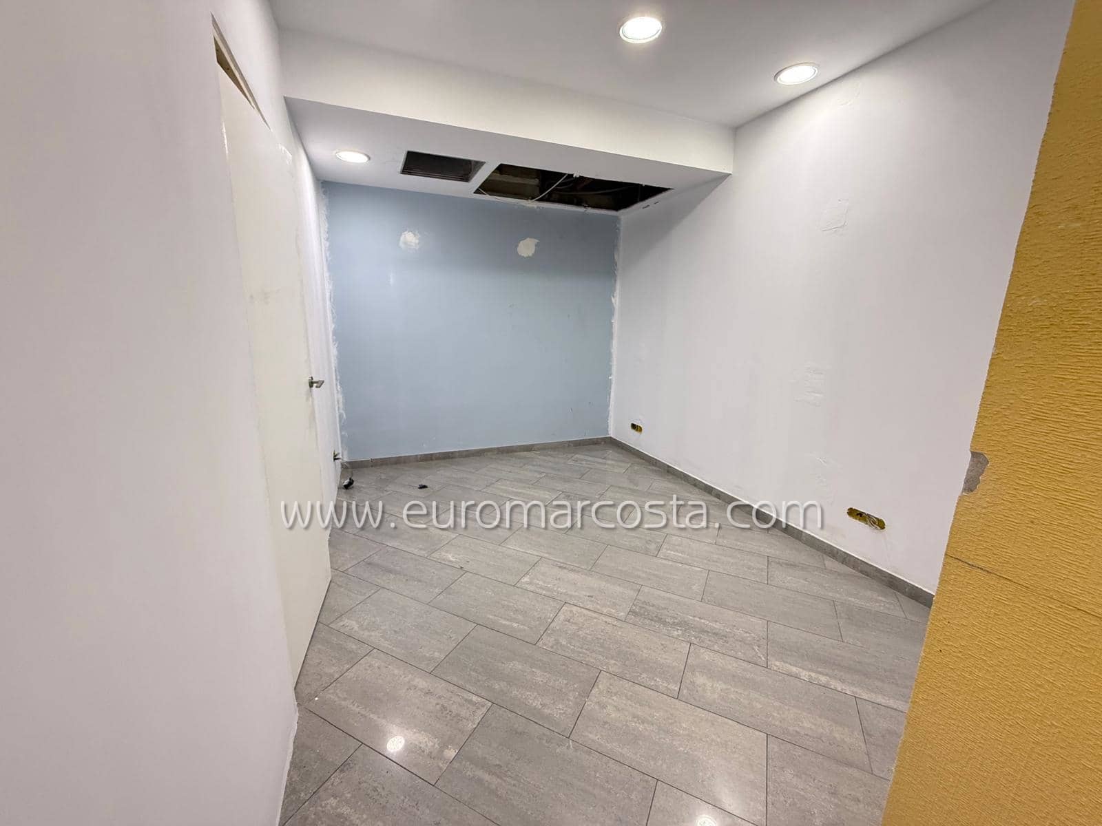 Local Comercial en Torrevieja en venta - 240.000 € (Ref: 9412657)