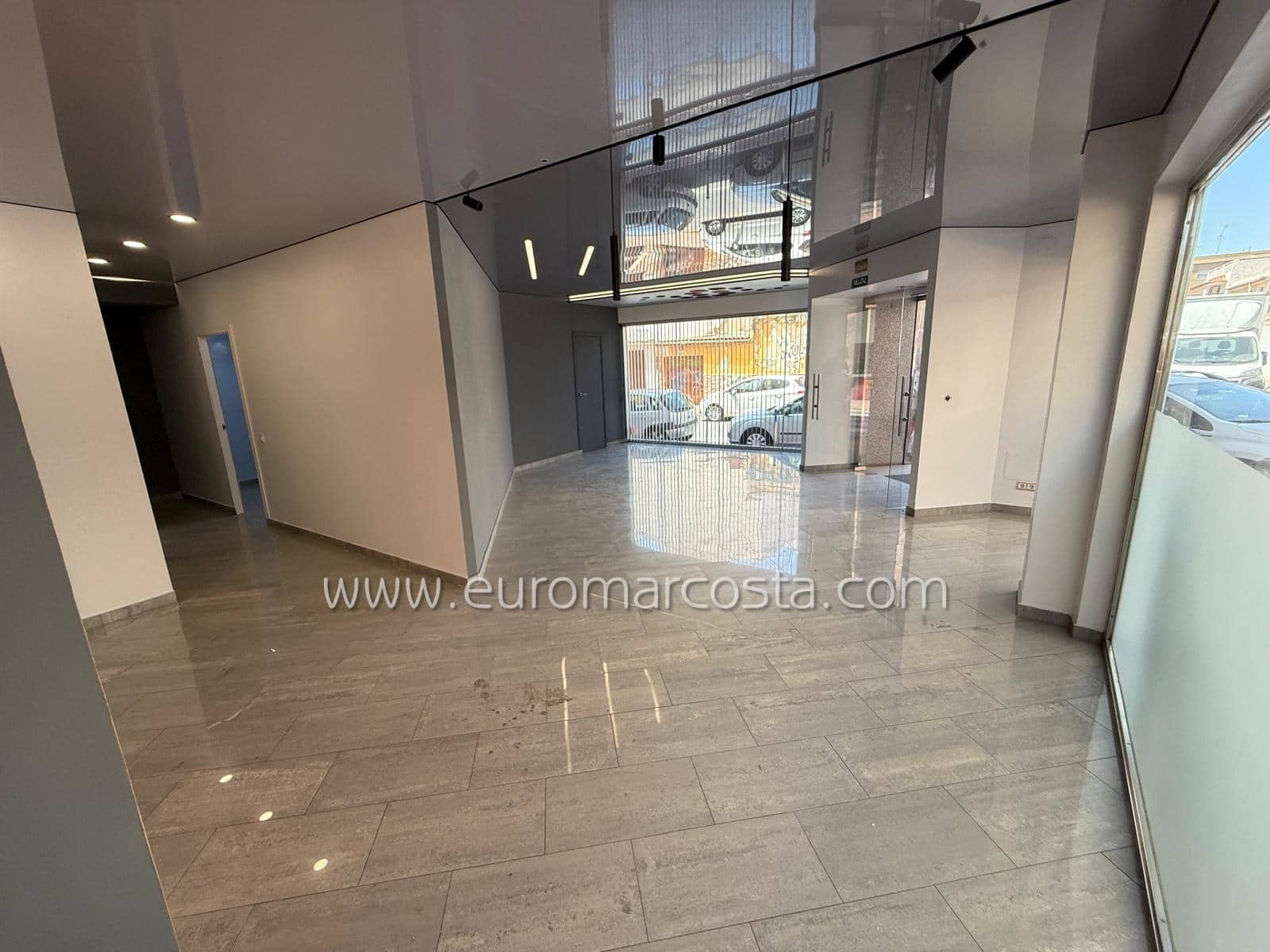 Local Comercial en Torrevieja en venta - 240.000 € (Ref: 9412657)