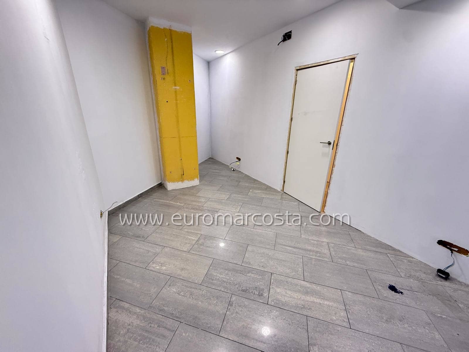 Local Comercial en Torrevieja en venta - 240.000 € (Ref: 9412657)