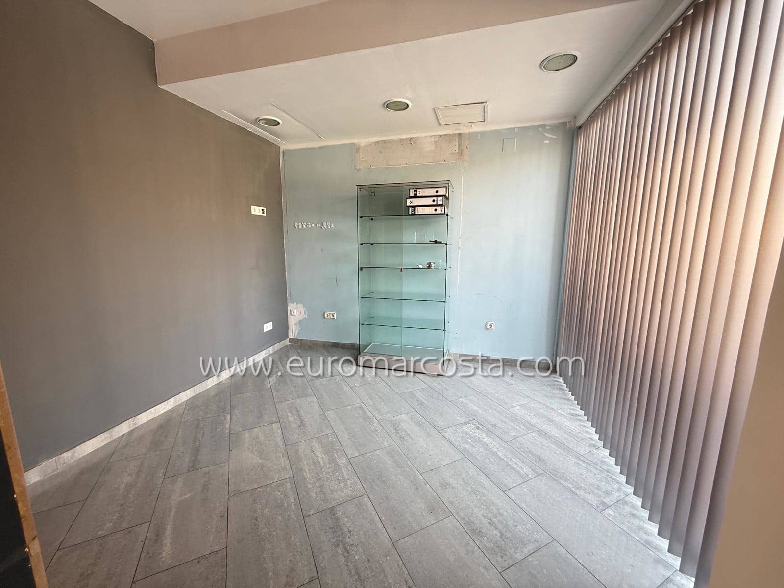 Local Comercial en Torrevieja en venta - 240.000 € (Ref: 9412657)