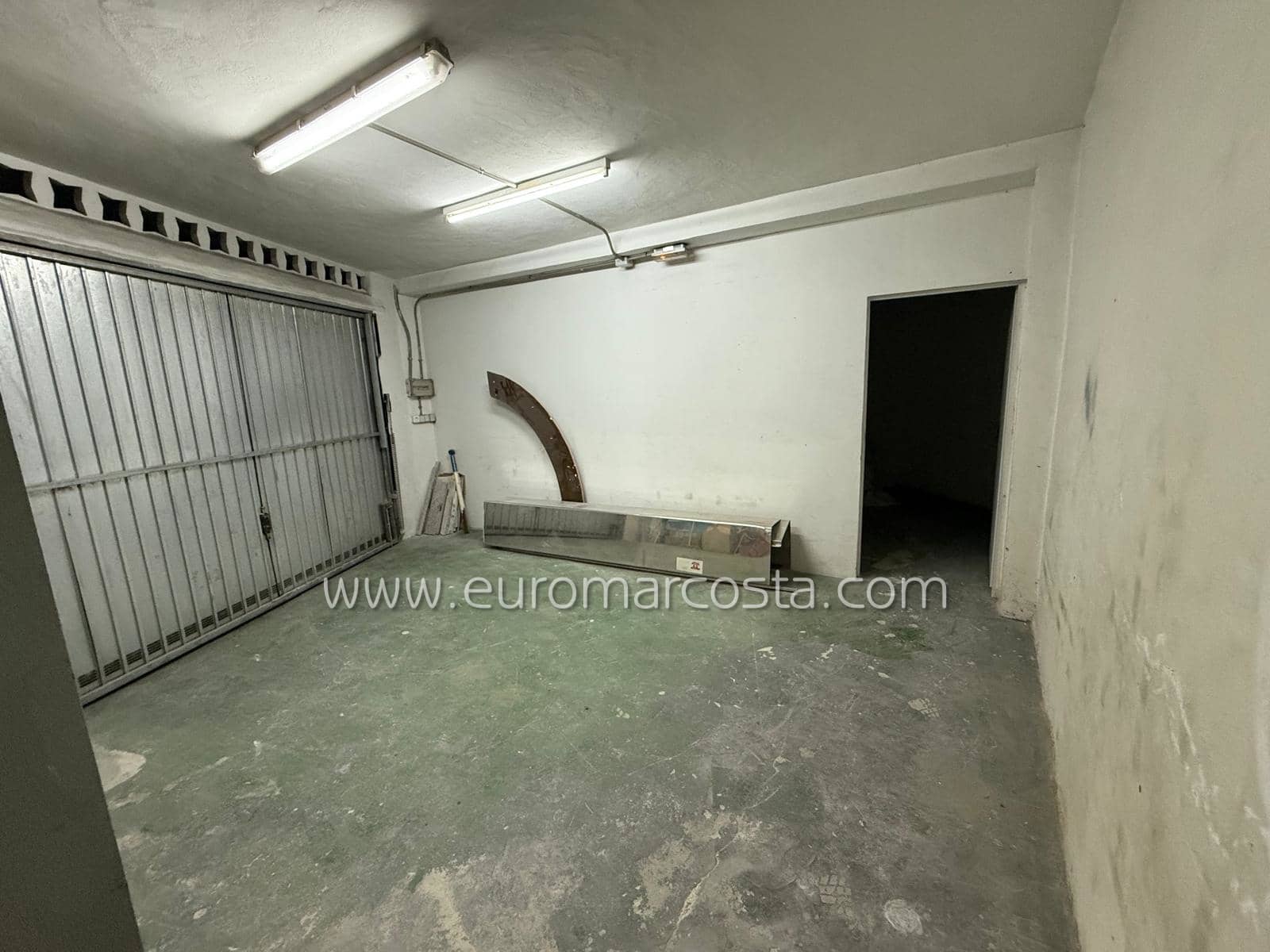 Local Comercial en Torrevieja en venta - 240.000 € (Ref: 9412657)