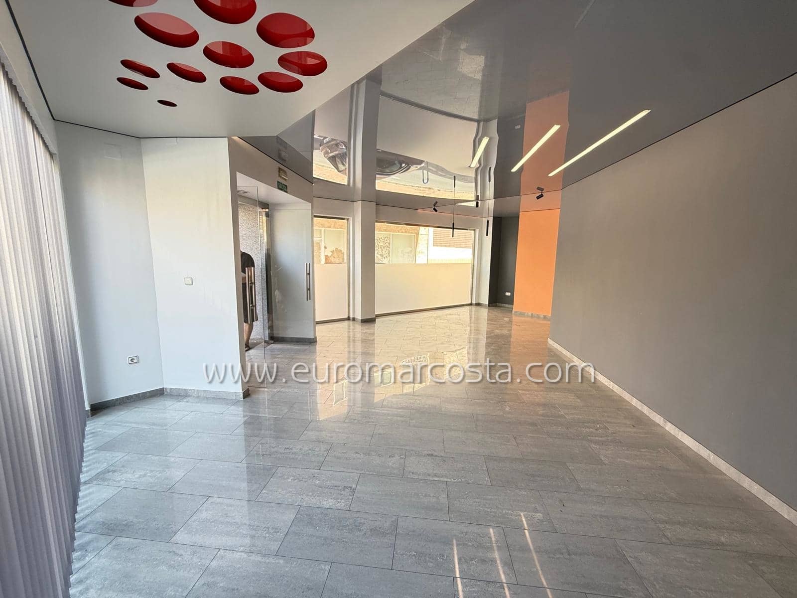 Local Comercial en Torrevieja en venta - 240.000 € (Ref: 9412657)