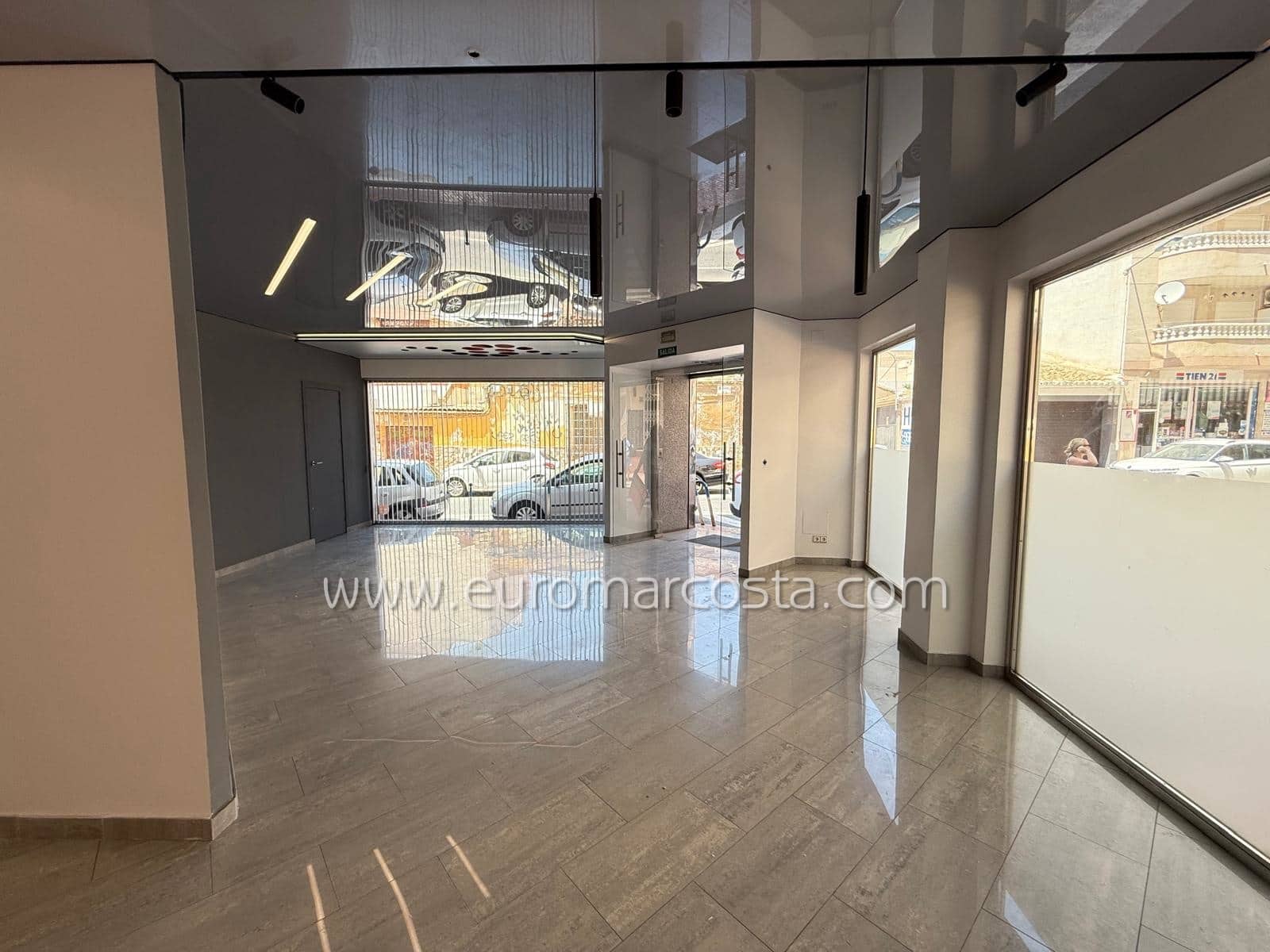 Local Comercial en Torrevieja en venta - 240.000 € (Ref: 9412657)