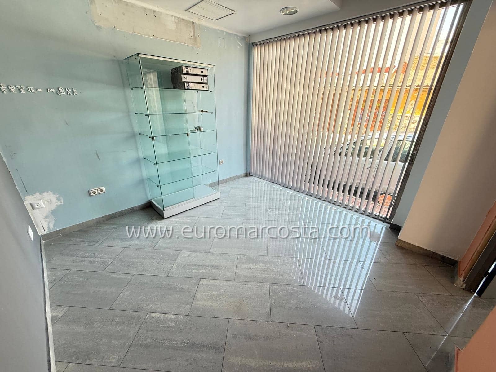 Local Comercial en Torrevieja en venta - 240.000 € (Ref: 9412657)