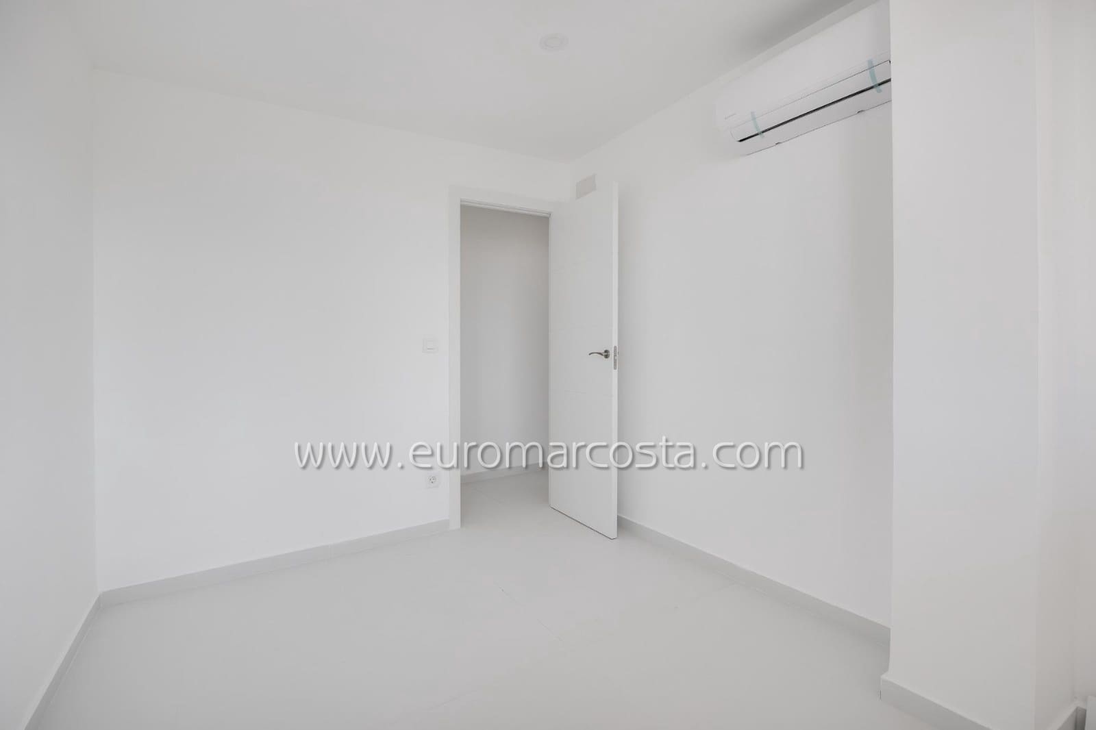 3 quarto Apartamento para venda em Torrevieja - 269 000 € (Ref: 9414589)