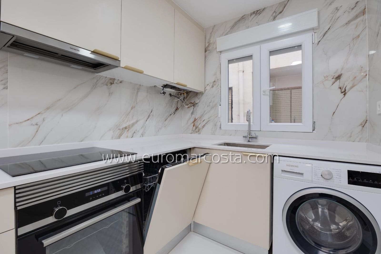 3 quarto Apartamento para venda em Torrevieja - 269 000 € (Ref: 9414589)