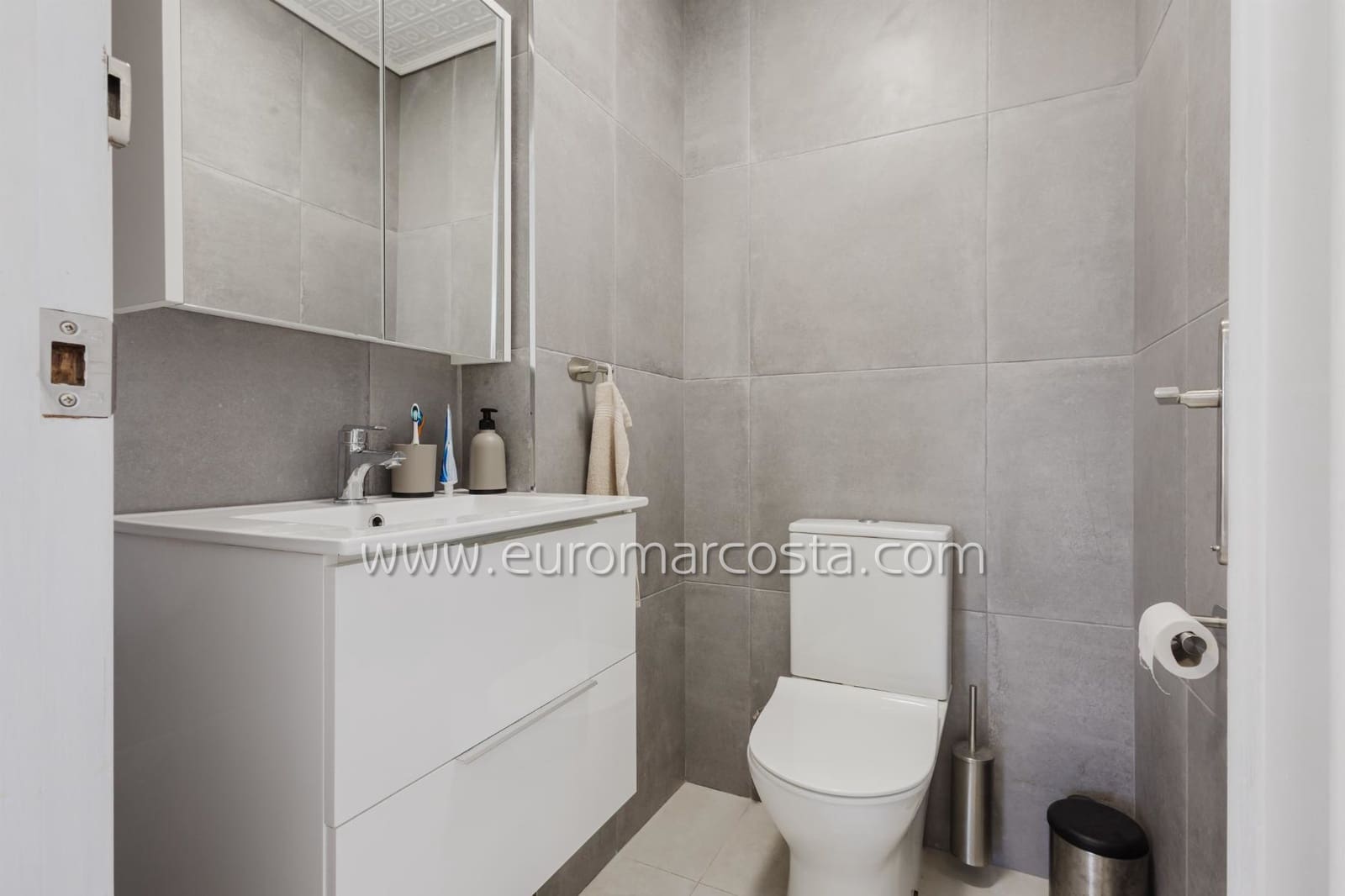 3 quarto Apartamento para venda em Torrevieja com piscina - 235 000 € (Ref: 9471494)