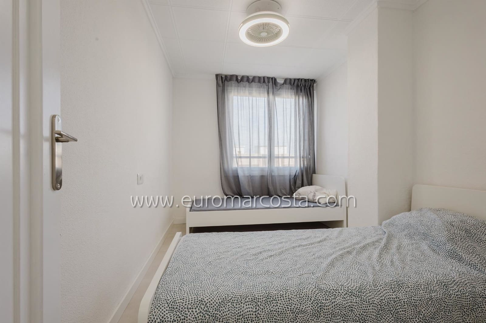 3 quarto Apartamento para venda em Torrevieja com piscina - 235 000 € (Ref: 9471494)
