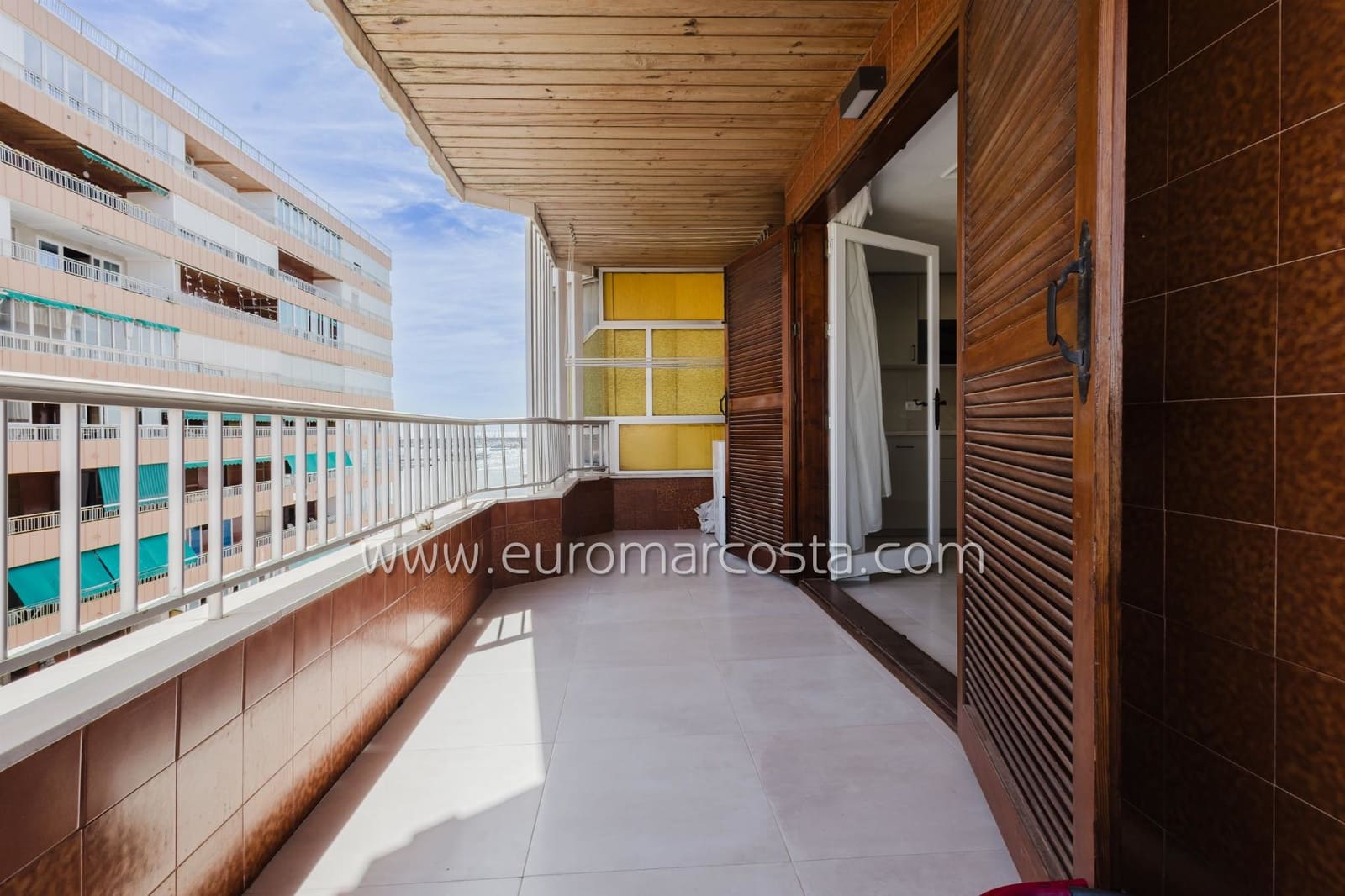 3 quarto Apartamento para venda em Torrevieja com piscina - 235 000 € (Ref: 9471494)