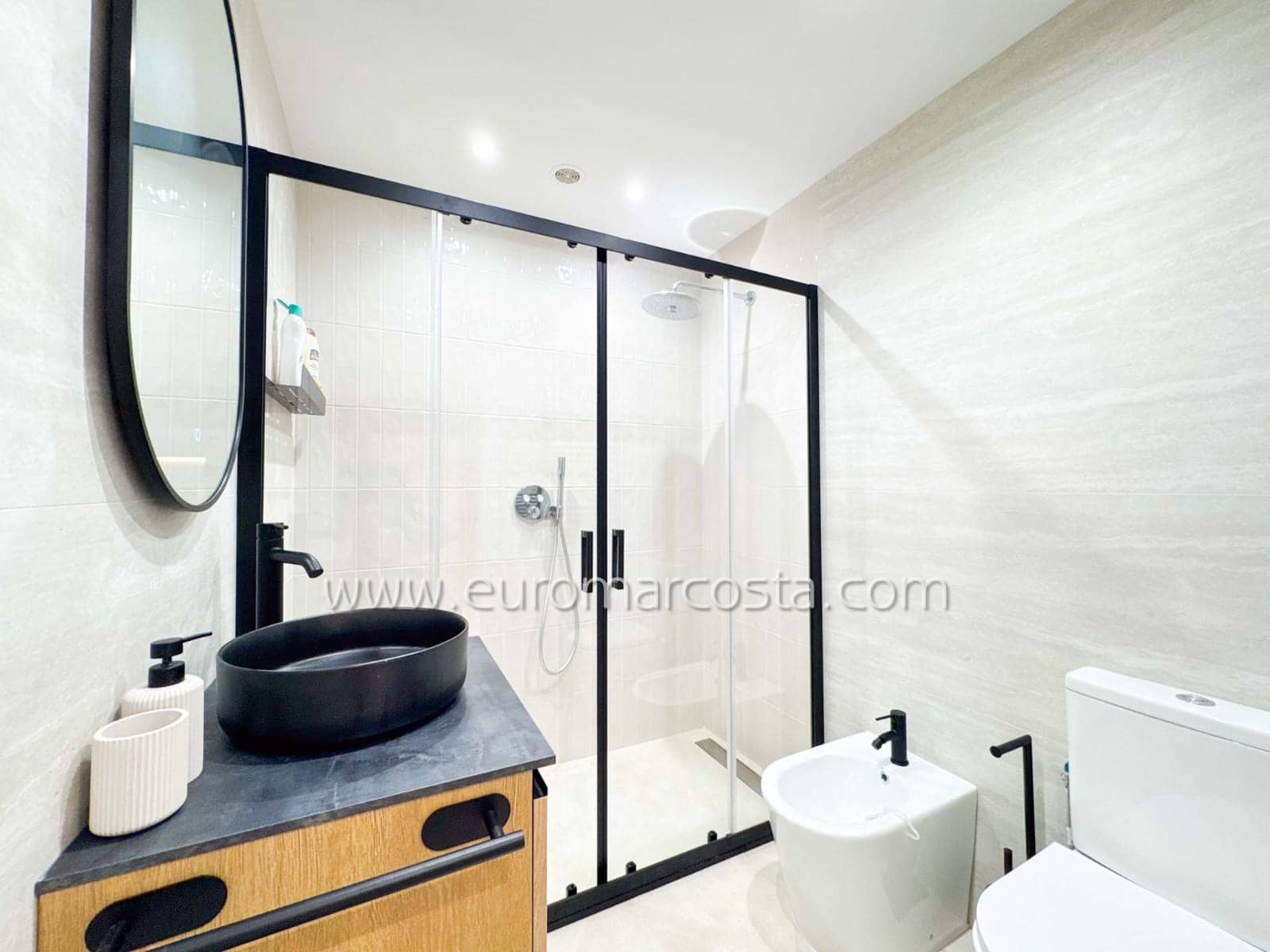 3 sovrum Lägenhet till salu i Guardamar del Segura med garage - 399 000 € (Ref: 9487939)