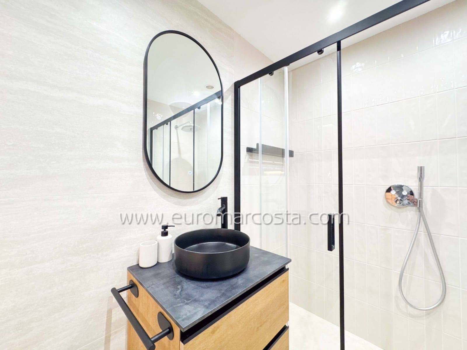 3 sovrum Lägenhet till salu i Guardamar del Segura med garage - 399 000 € (Ref: 9487939)