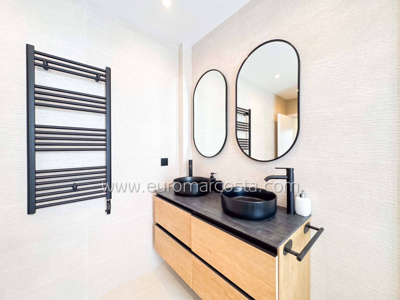 3 sovrum Lägenhet till salu i Guardamar del Segura med garage - 399 000 € (Ref: 9487939)