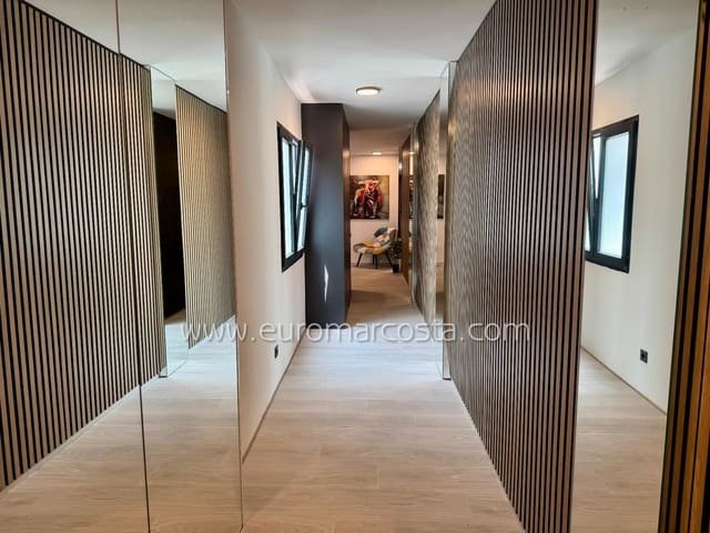 3 makuuhuone Kattohuoneisto myytävänä paikassa Torrevieja - 357 000 € (Ref: 9495256)