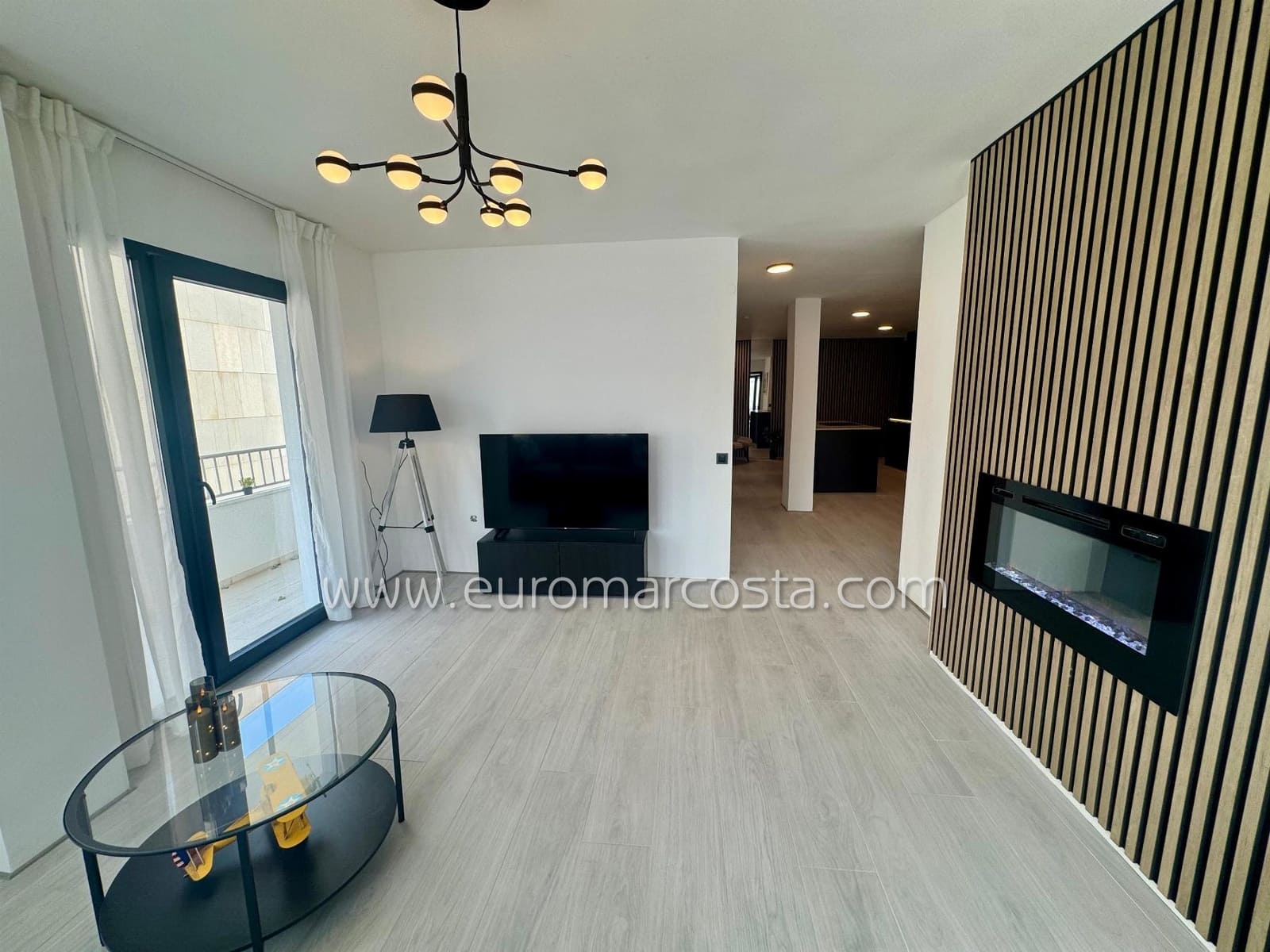 3 makuuhuone Kattohuoneisto myytävänä paikassa Torrevieja - 357 000 € (Ref: 9495256)