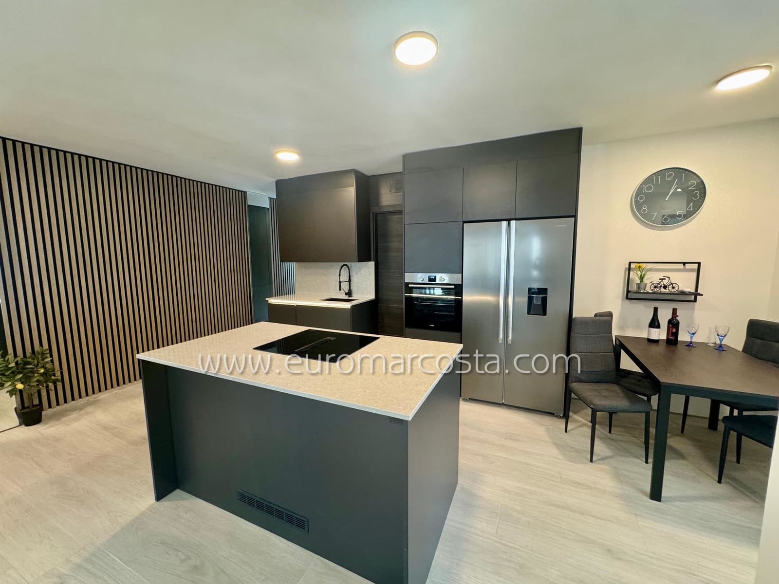 3 makuuhuone Kattohuoneisto myytävänä paikassa Torrevieja - 357 000 € (Ref: 9495256)